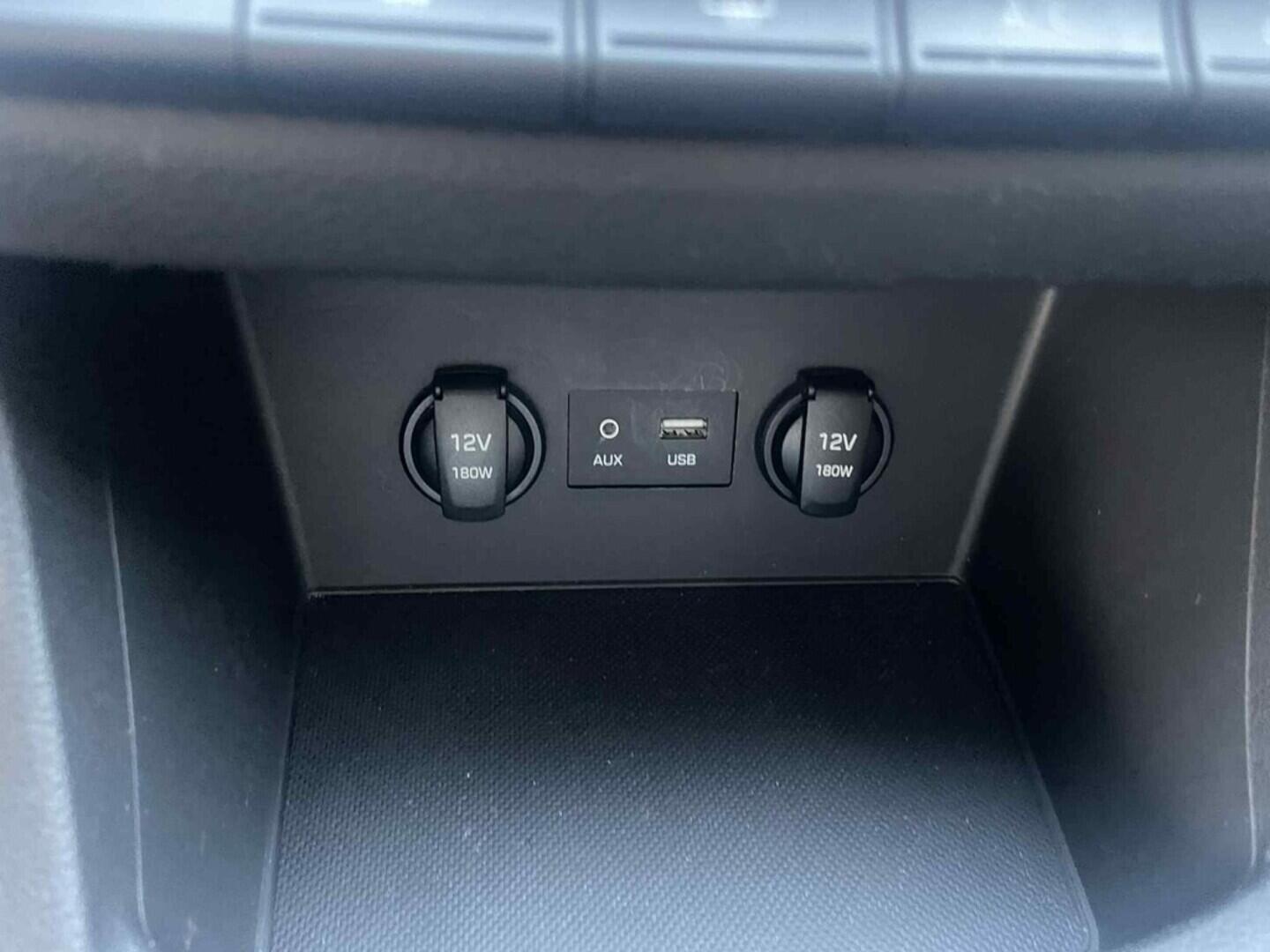 OC199V00990_26.webp_I30 Comfort 1.4  73 kW manuál