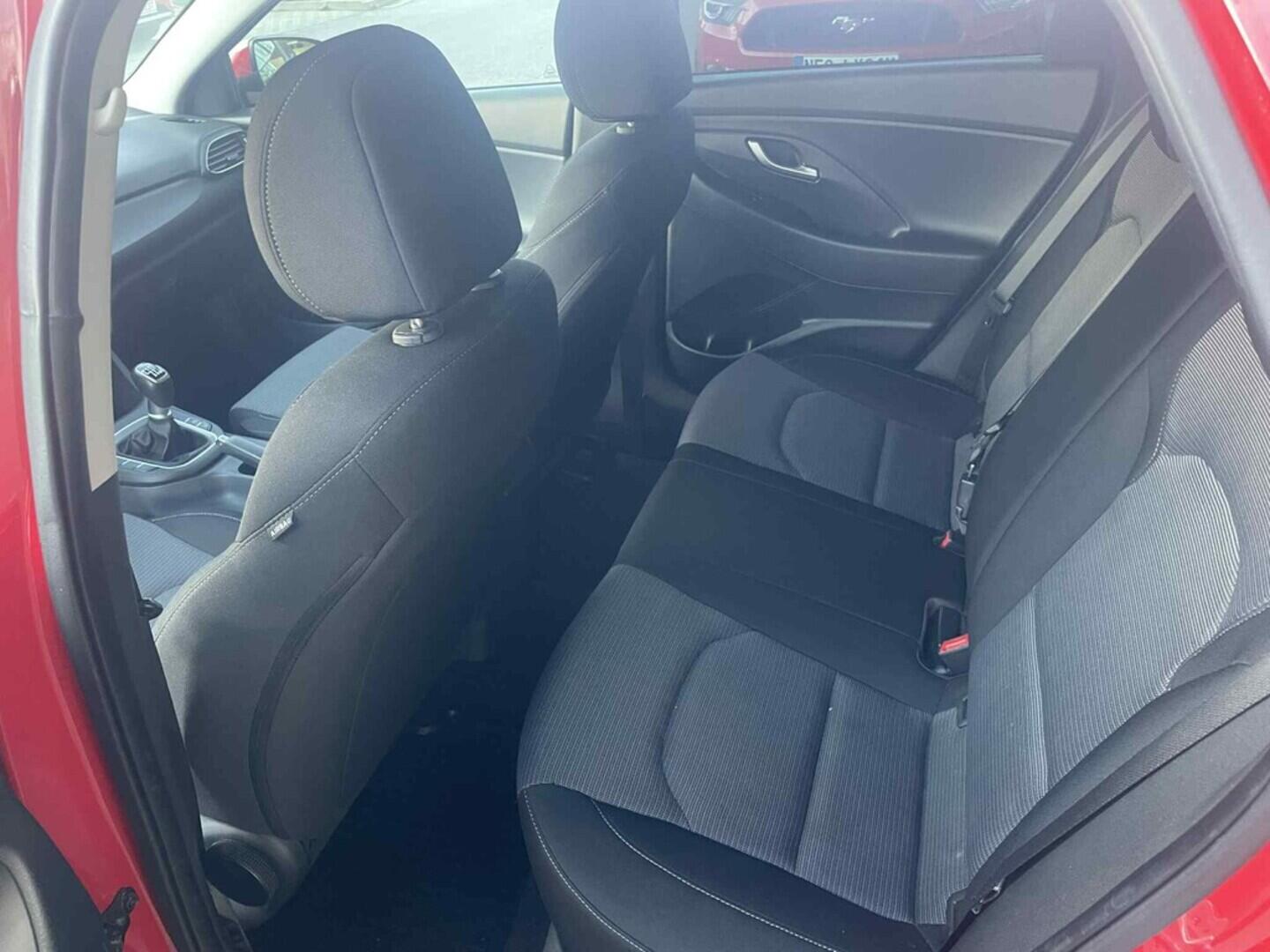 OC199V00990_28.webp_I30 Comfort 1.4  73 kW manuál