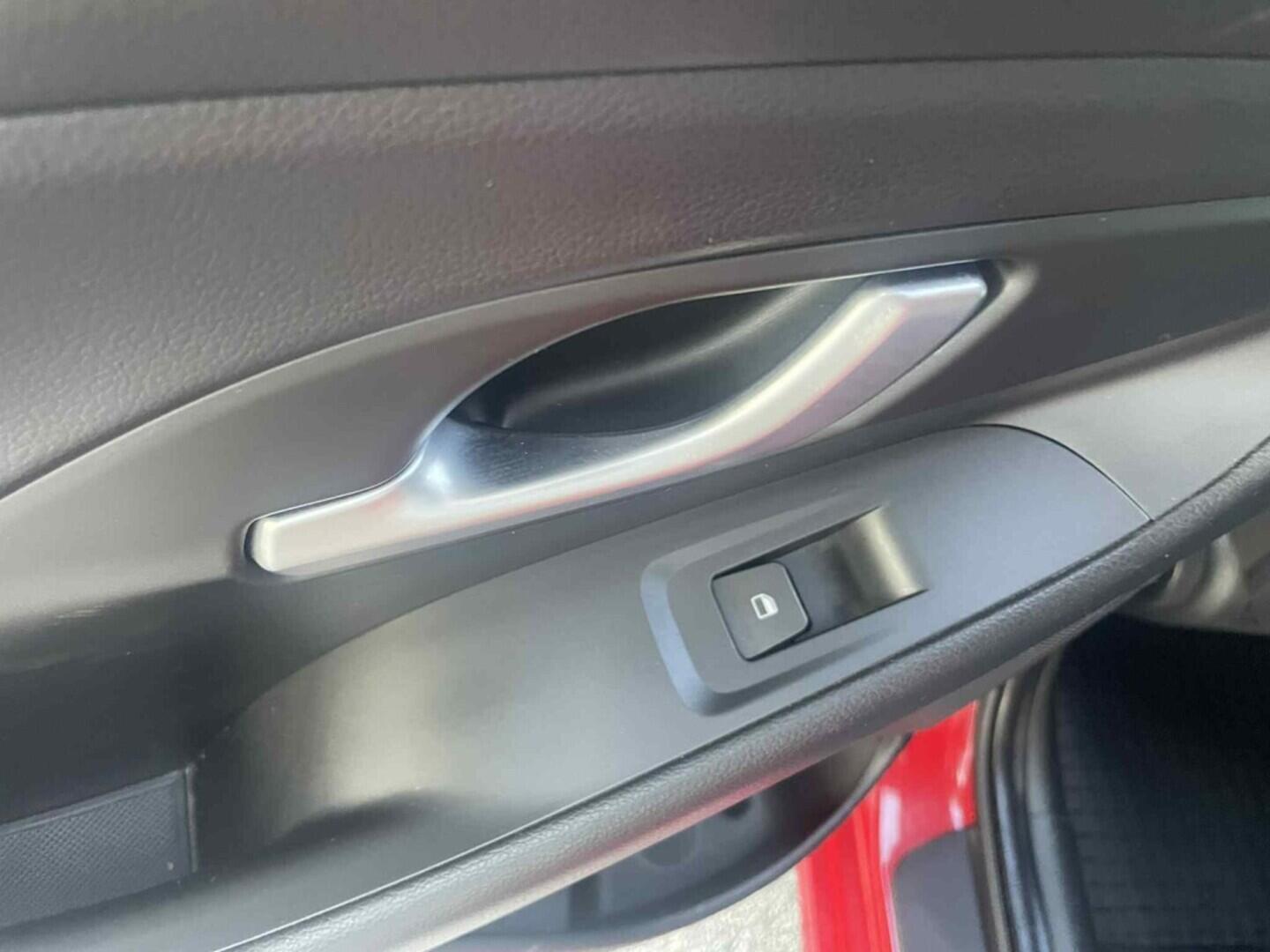 OC199V00990_29.webp_I30 Comfort 1.4  73 kW manuál