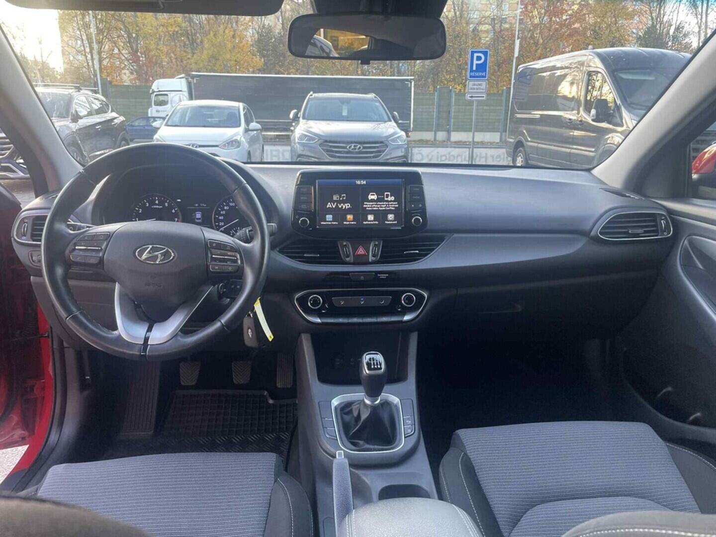 OC199V00990_30.webp_I30 Comfort 1.4  73 kW manuál