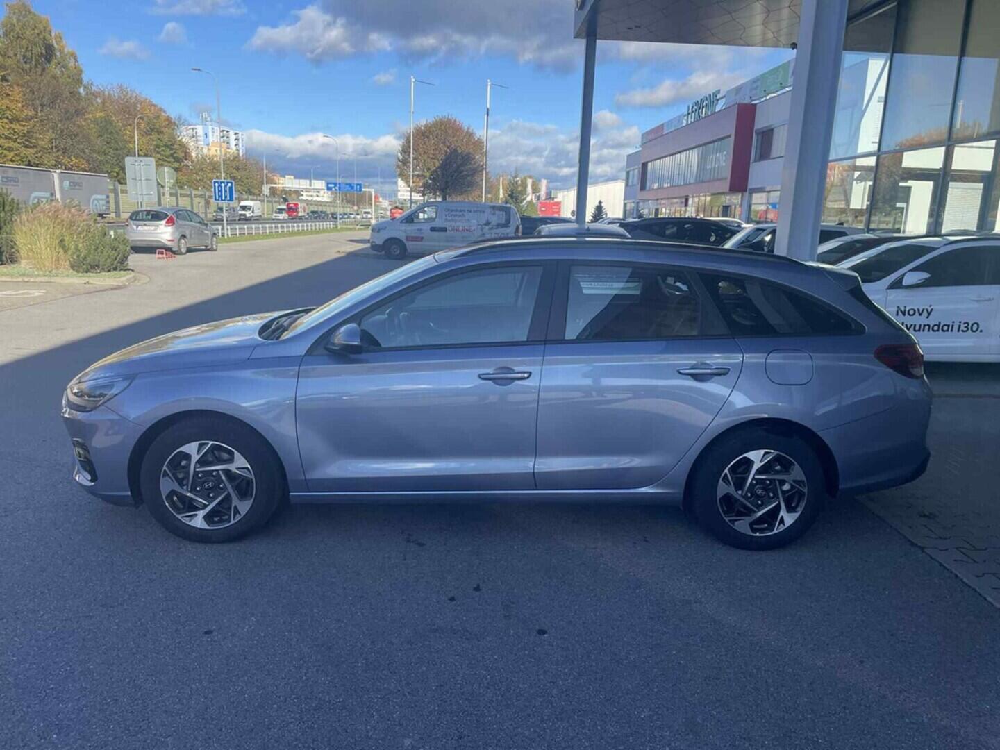 OC199V00992_17.webp_I30 SMART 1.5 DPI 70 kW manuál, DPH