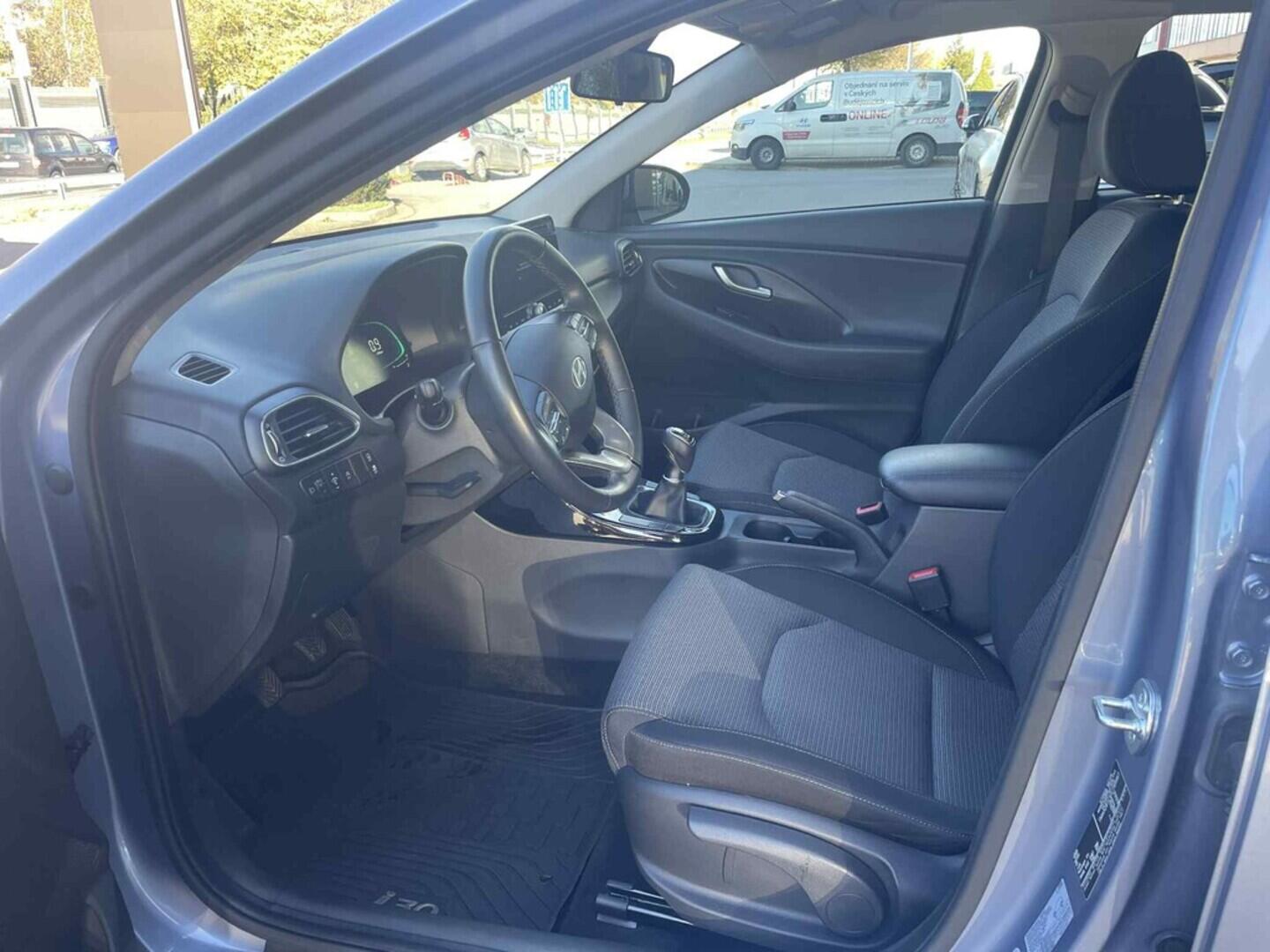 OC199V00992_18.webp_I30 SMART 1.5 DPI 70 kW manuál, DPH