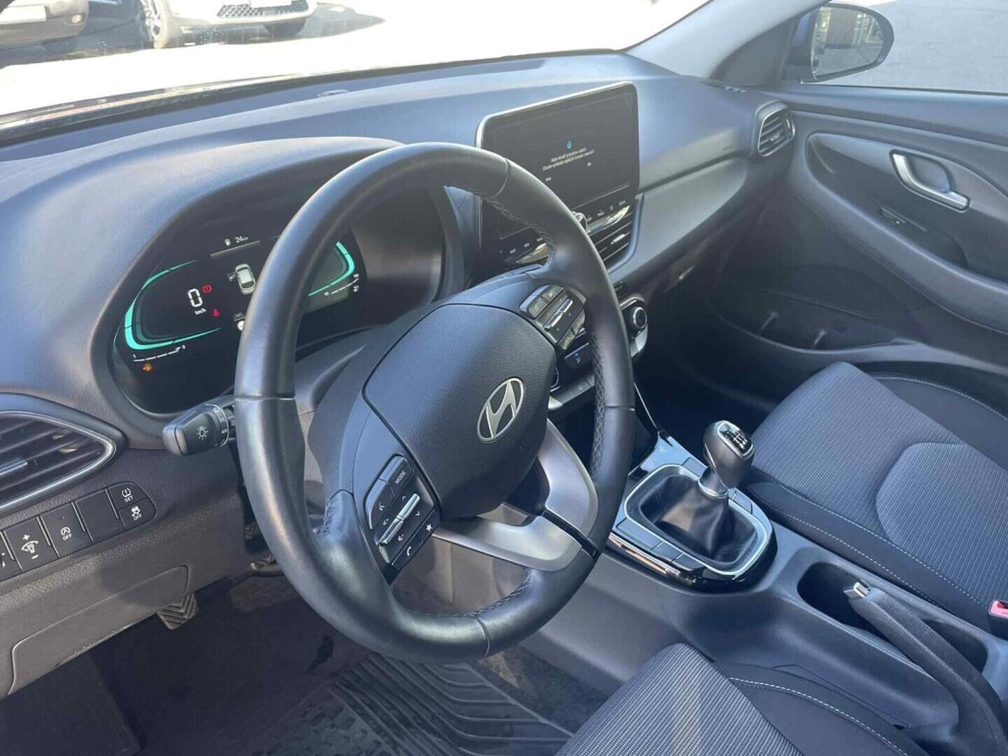 OC199V00992_21.webp_I30 SMART 1.5 DPI 70 kW manuál, DPH