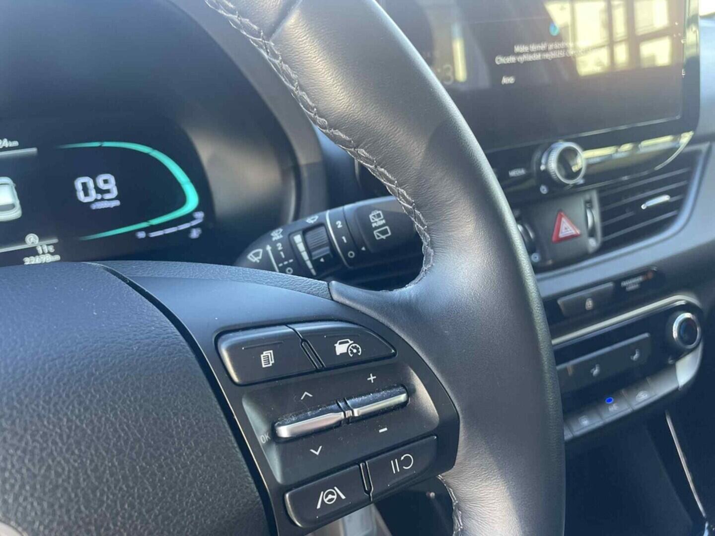 OC199V00992_23.webp_I30 SMART 1.5 DPI 70 kW manuál, DPH