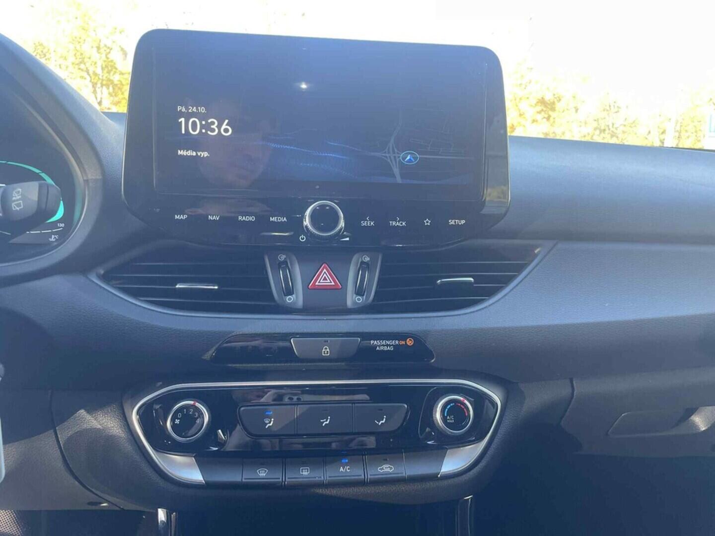 OC199V00992_24.webp_I30 SMART 1.5 DPI 70 kW manuál, DPH