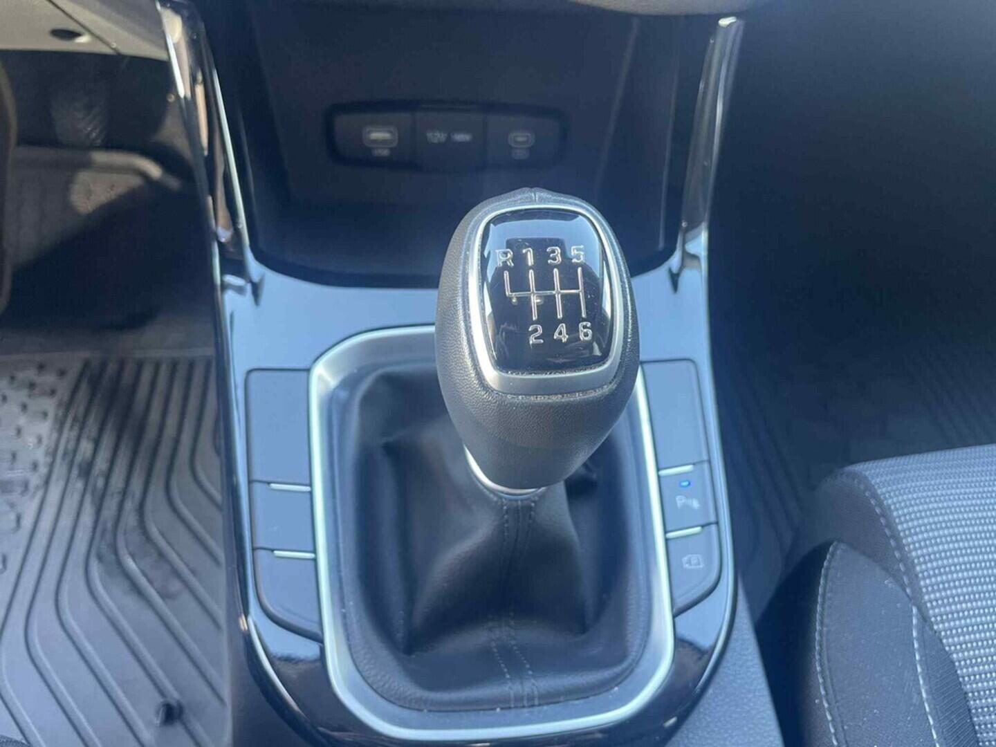 OC199V00992_25.webp_I30 SMART 1.5 DPI 70 kW manuál, DPH