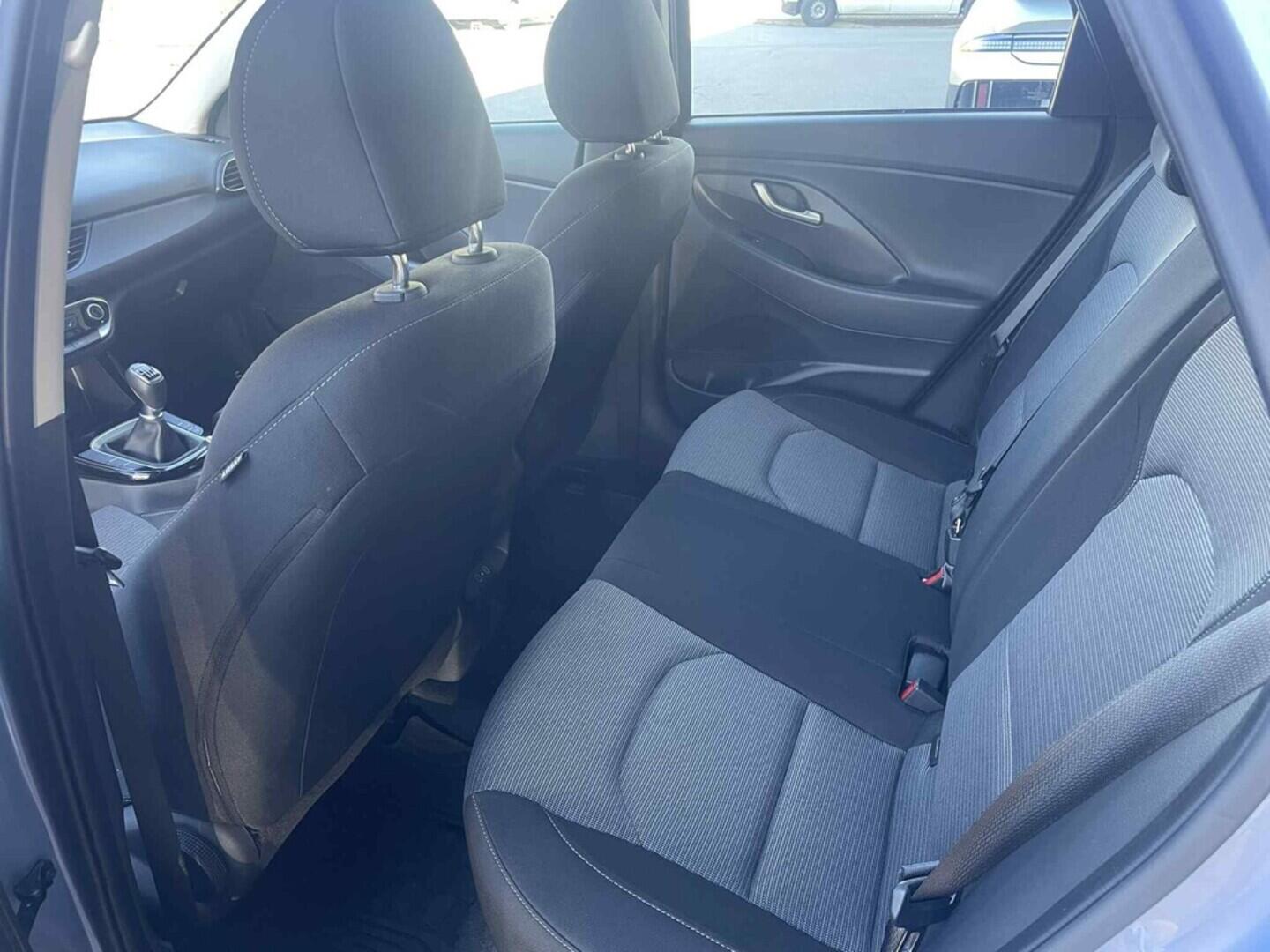 OC199V00992_29.webp_I30 SMART 1.5 DPI 70 kW manuál, DPH