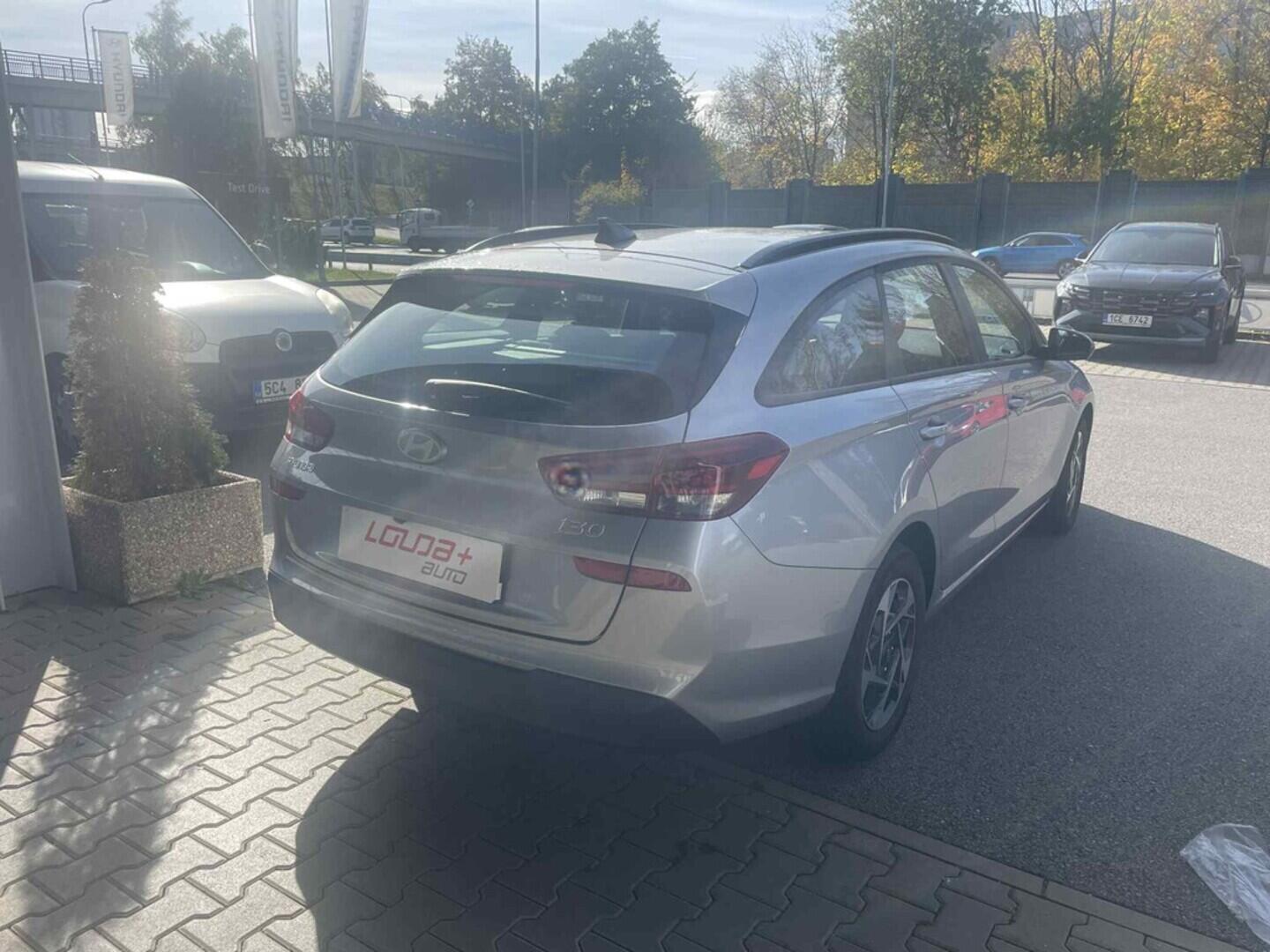 OC199V00993_13.webp_I30 SMART 1.5 TGDI 103 kW automat, DPH