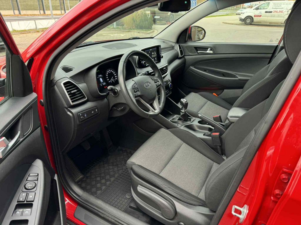 OC199V00995_18.webp_TUCSON Adventure 1.6  100 kW manuál