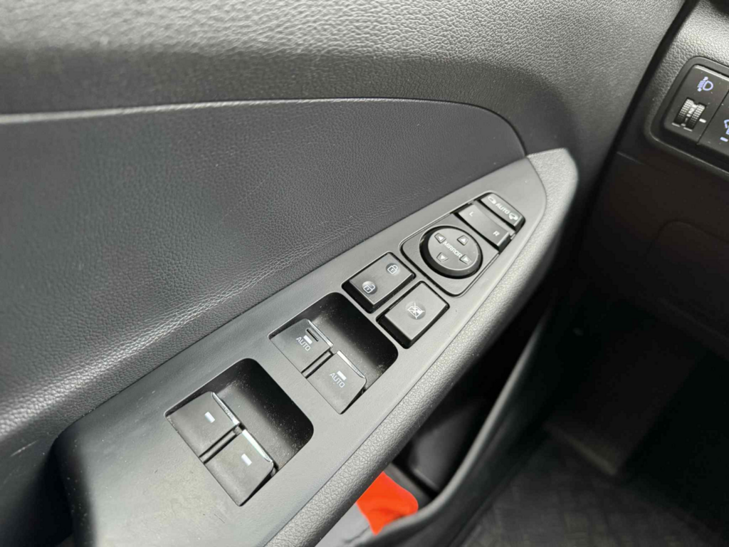 OC199V00995_28.webp_TUCSON Adventure 1.6  100 kW manuál