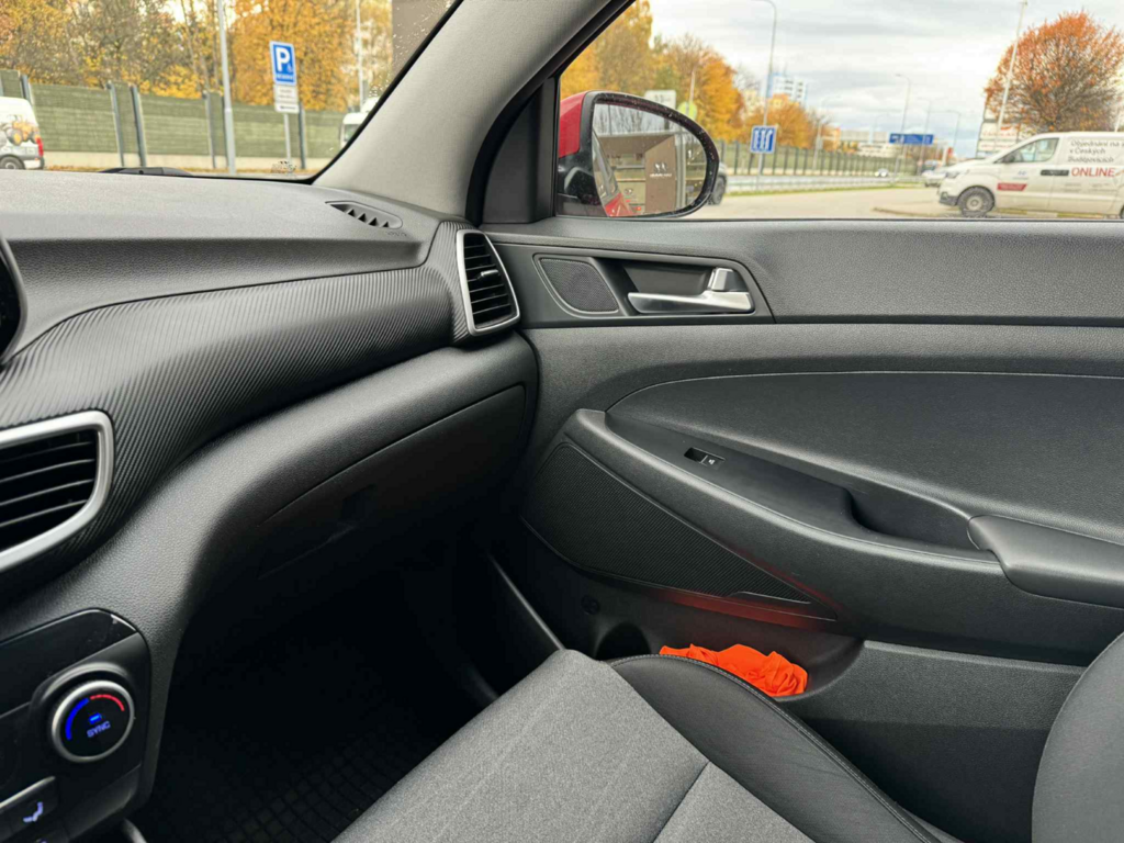 OC199V00995_29.webp_TUCSON Adventure 1.6  100 kW manuál