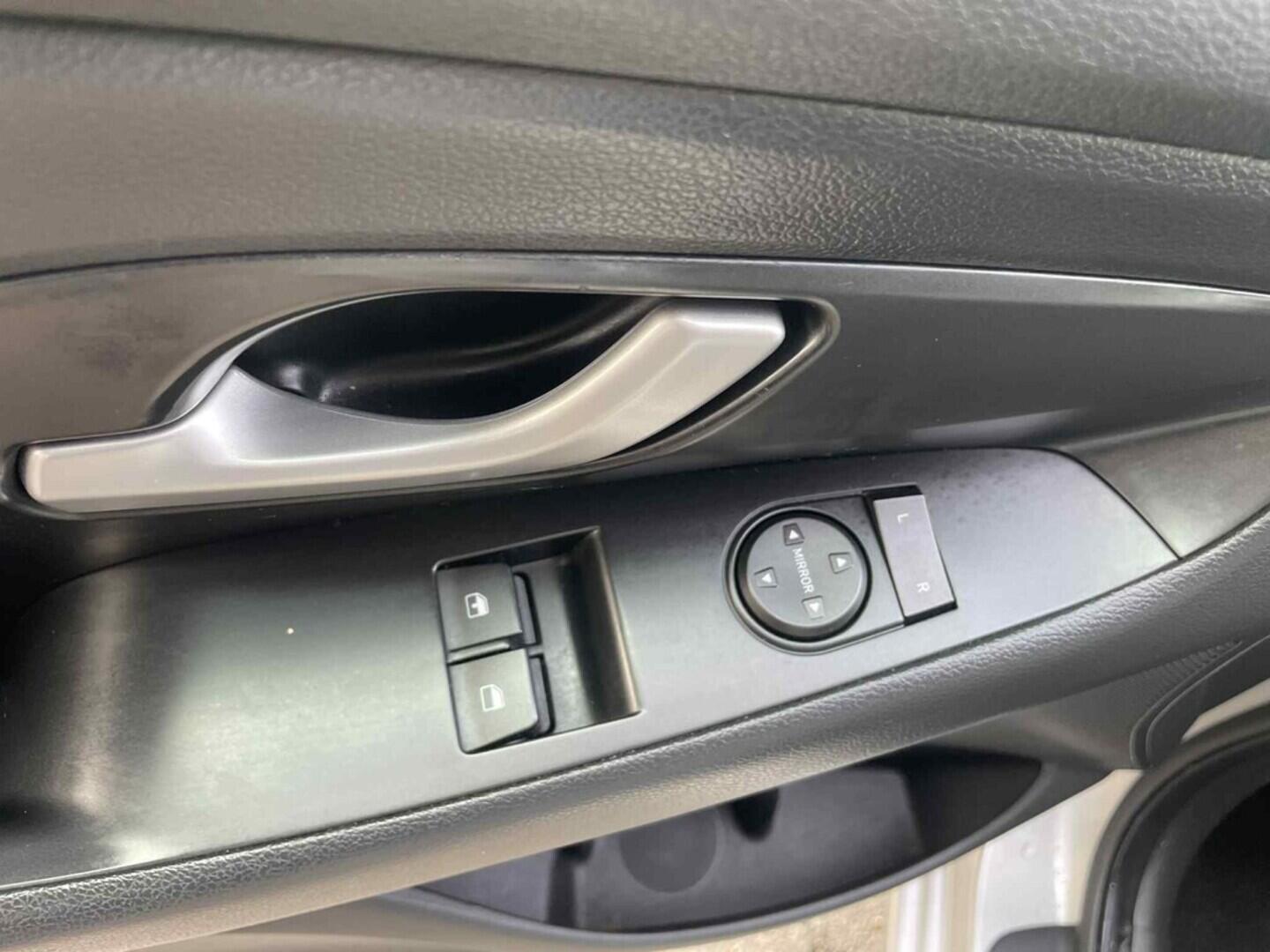 OC199V00999_19.webp_I30 START 1.4  73 kW manuál