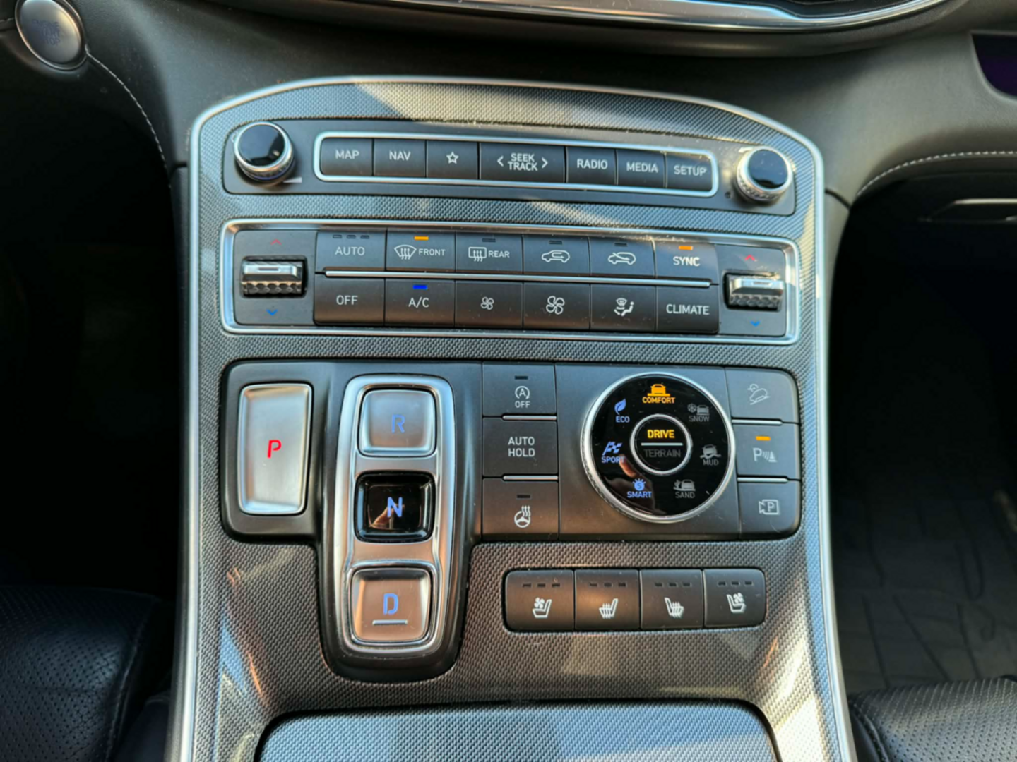 OC199V01001_22.webp_SANTA FE Luxury 2.2 CRDI 147 kW automat, DPH