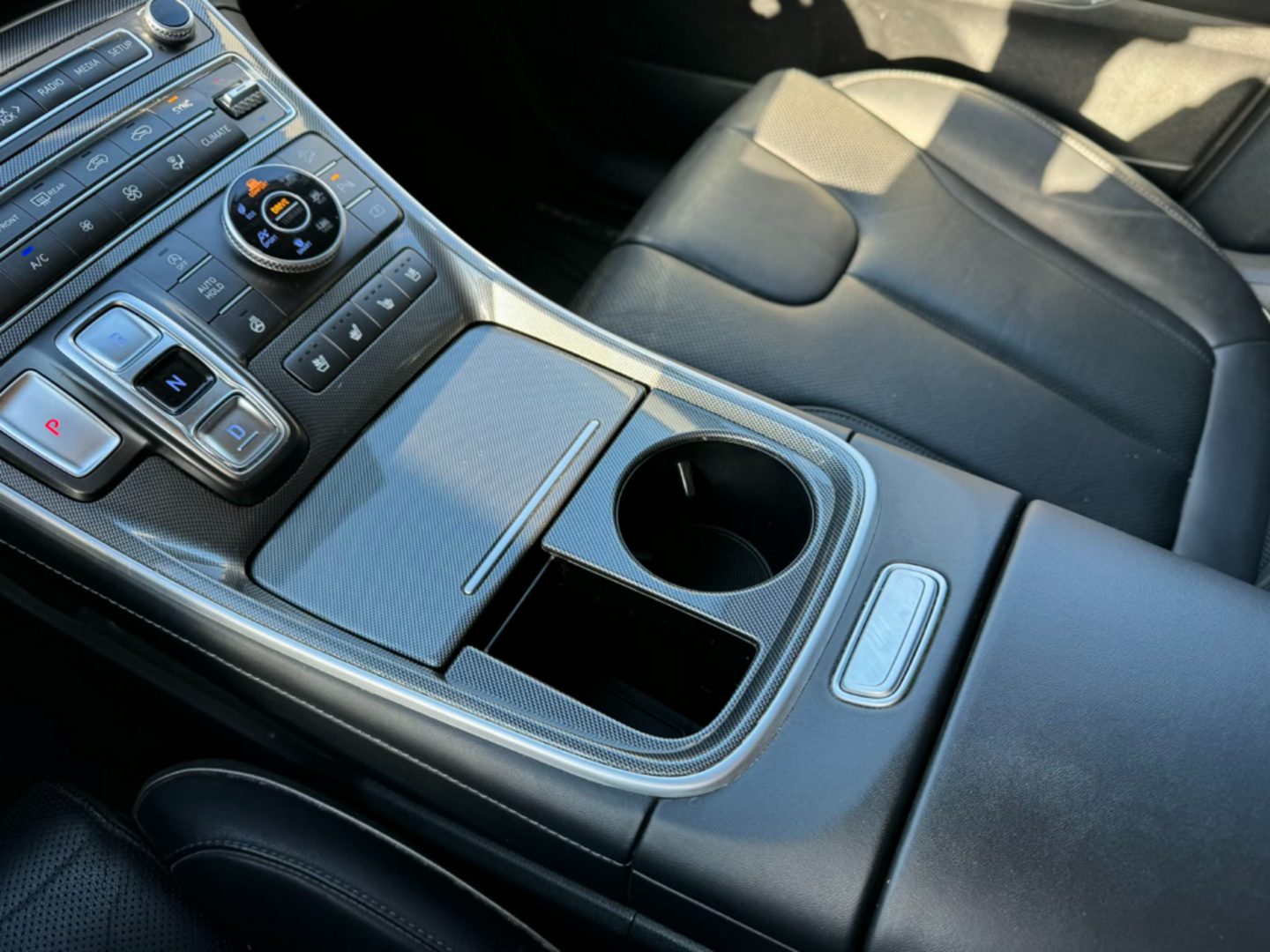 OC199V01001_23.webp_SANTA FE Luxury 2.2 CRDI 147 kW automat, DPH