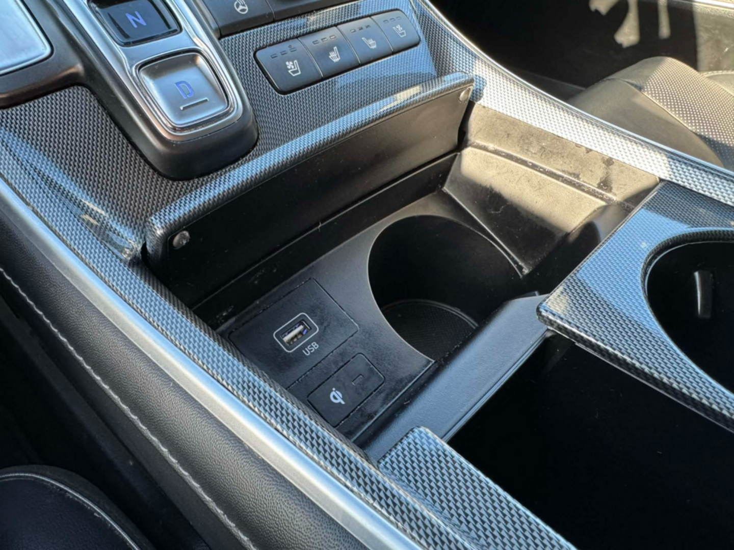 OC199V01001_24.webp_SANTA FE Luxury 2.2 CRDI 147 kW automat, DPH