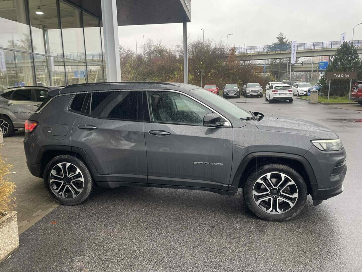 OC199V01020_11.webp_COMPASS  1.3  110 kW automat