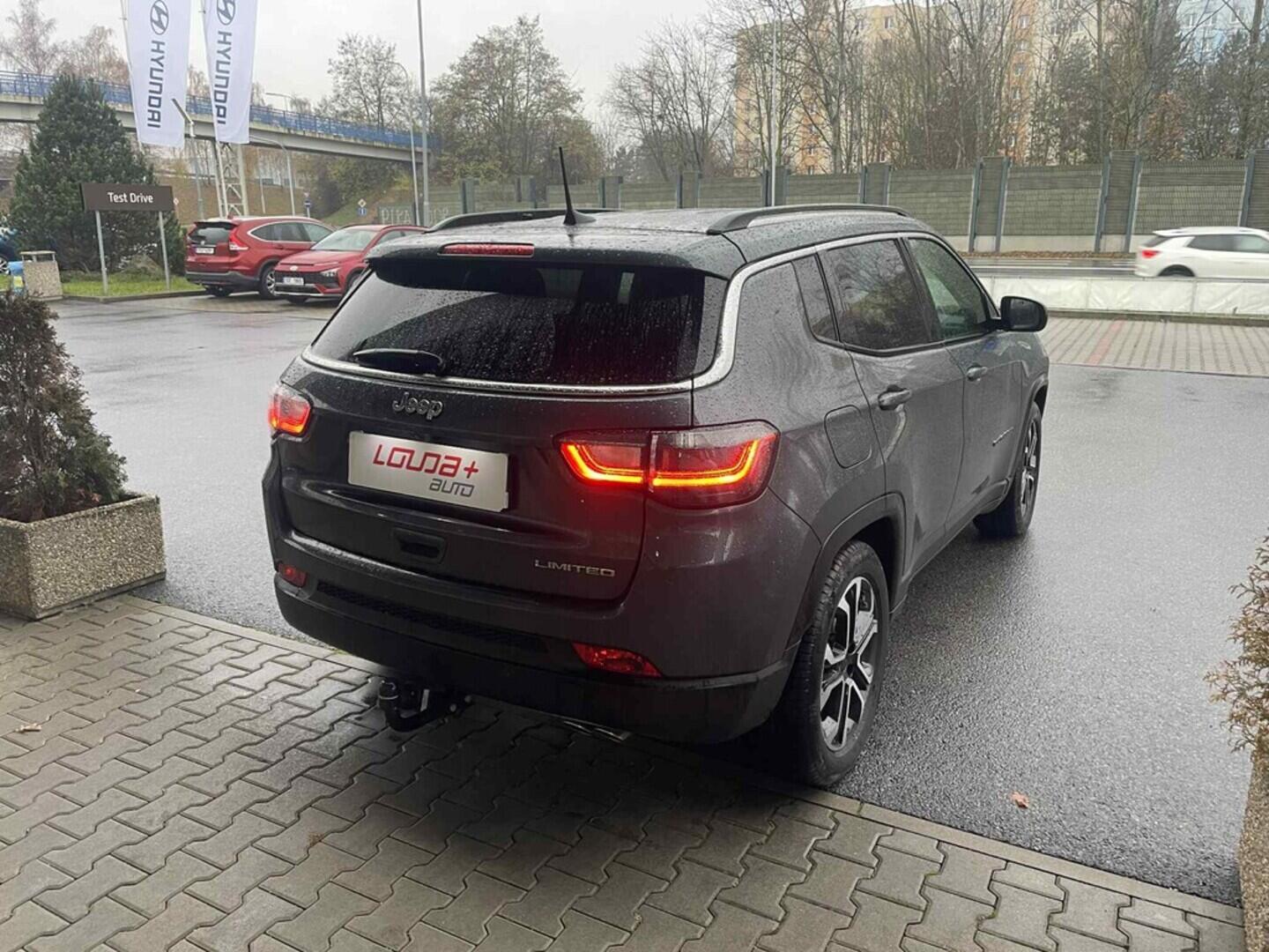 OC199V01020_12.webp_COMPASS  1.3  110 kW automat