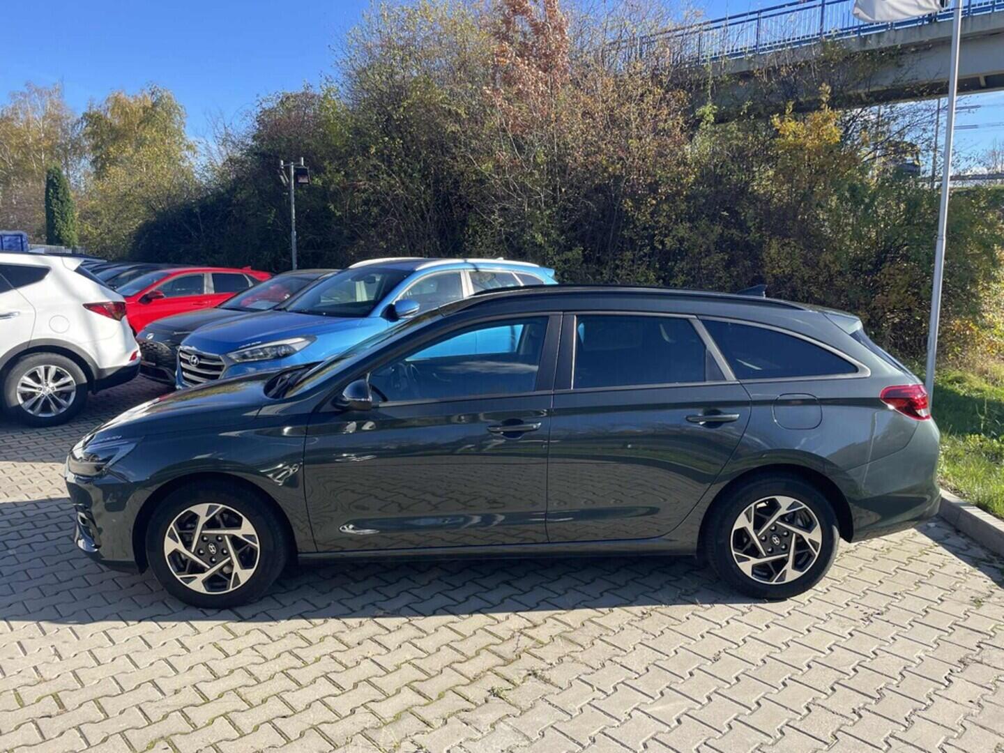 OC199V01022_15.webp_I30 Smart Climate 1.5 DPI 70 kW manuál, DPH