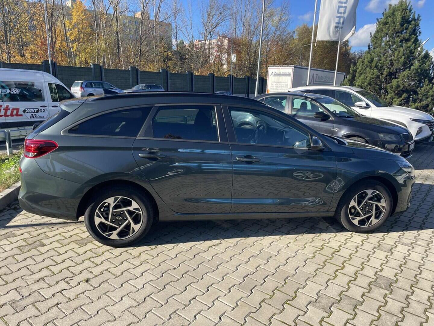 OC199V01022_16.webp_I30 Smart Climate 1.5 DPI 70 kW manuál, DPH