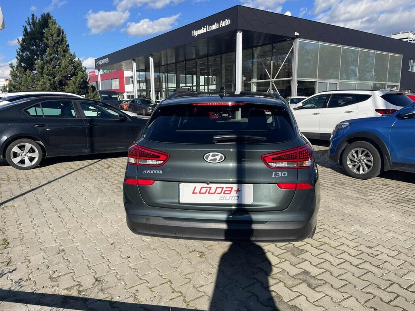 OC199V01022_17.webp_I30 Smart Climate 1.5 DPI 70 kW manuál, DPH