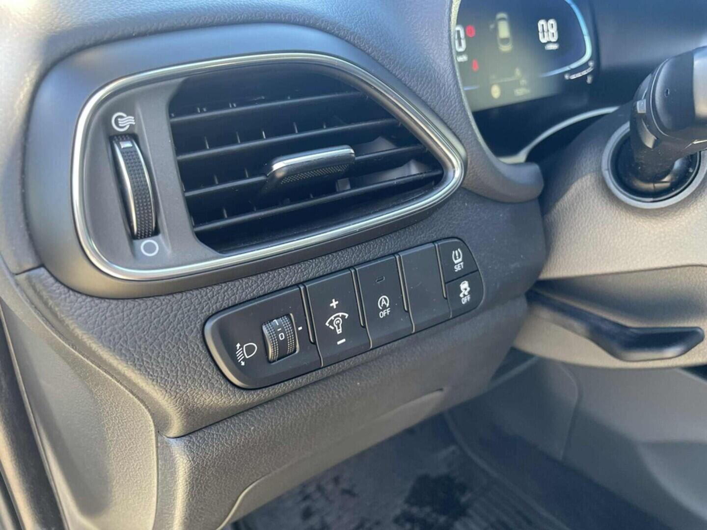 OC199V01022_21.webp_I30 Smart Climate 1.5 DPI 70 kW manuál, DPH