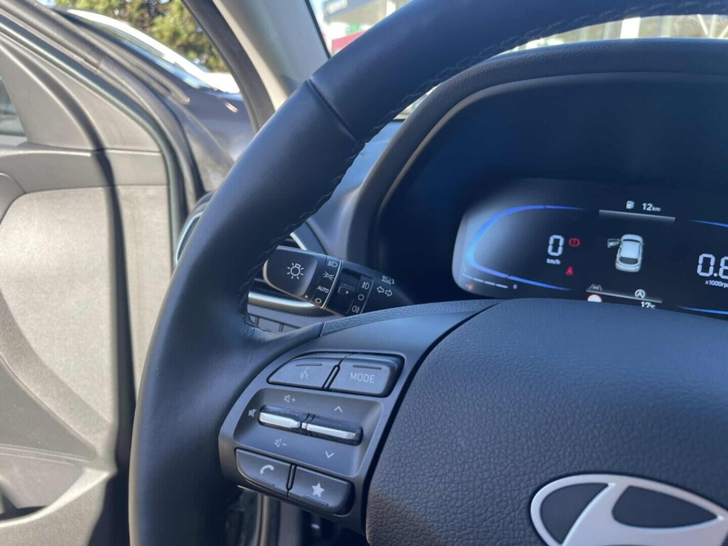 OC199V01022_22.webp_I30 Smart Climate 1.5 DPI 70 kW manuál, DPH