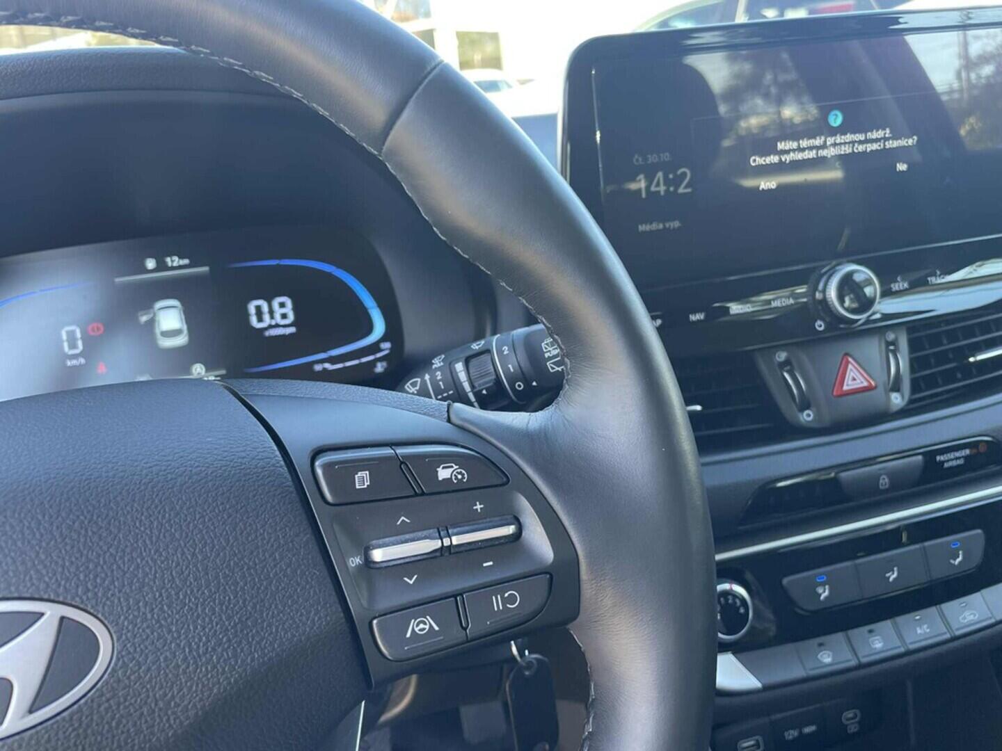 OC199V01022_23.webp_I30 Smart Climate 1.5 DPI 70 kW manuál, DPH