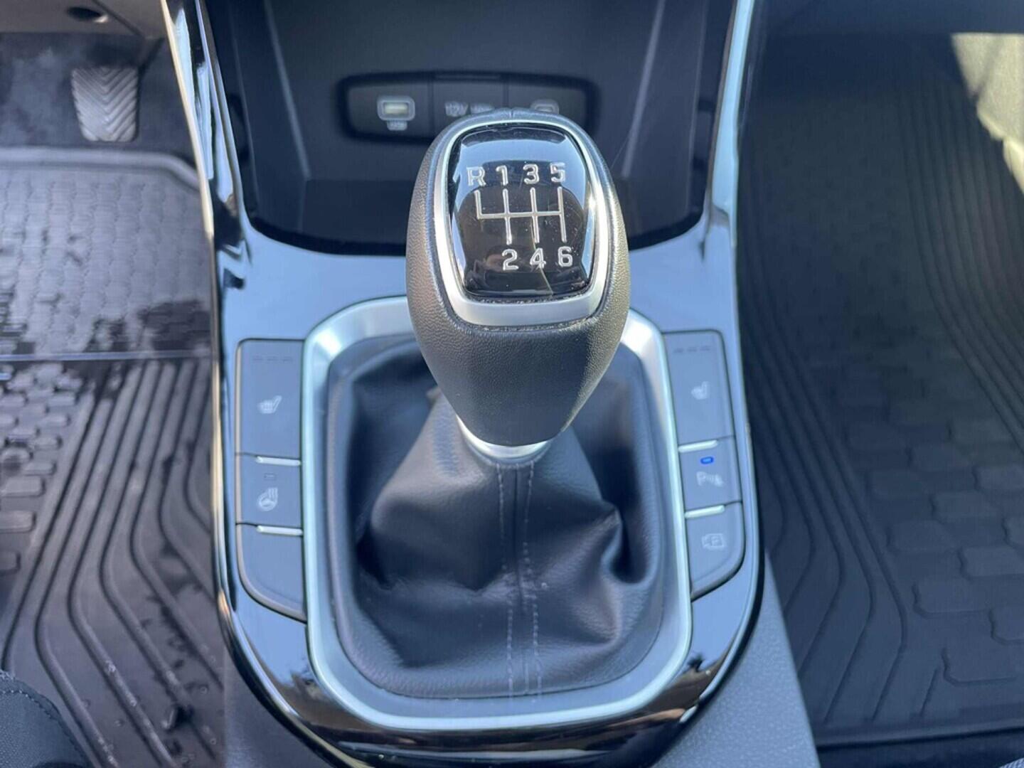 OC199V01022_26.webp_I30 Smart Climate 1.5 DPI 70 kW manuál, DPH