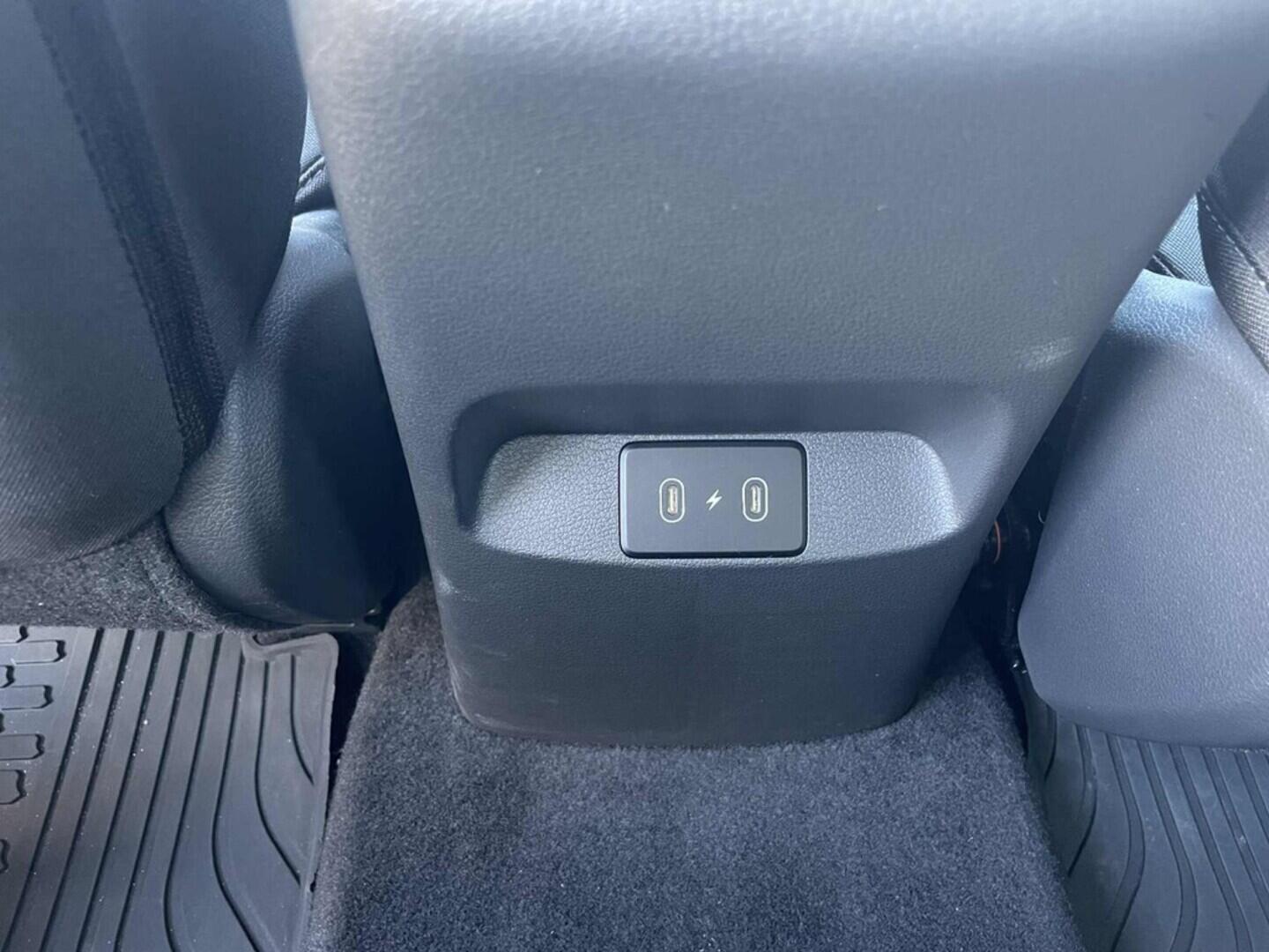 OC199V01022_31.webp_I30 Smart Climate 1.5 DPI 70 kW manuál, DPH