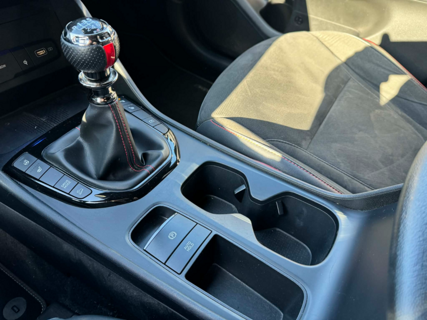 OC199V01024_29.webp_TUCSON N-line 1.6  110 kW manuál