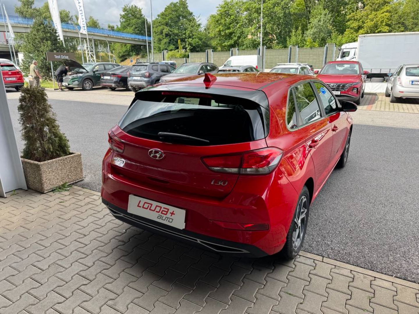 OC199V01027_13.webp_I30 Smart 1.5 DPI 81 kW manuál, DPH