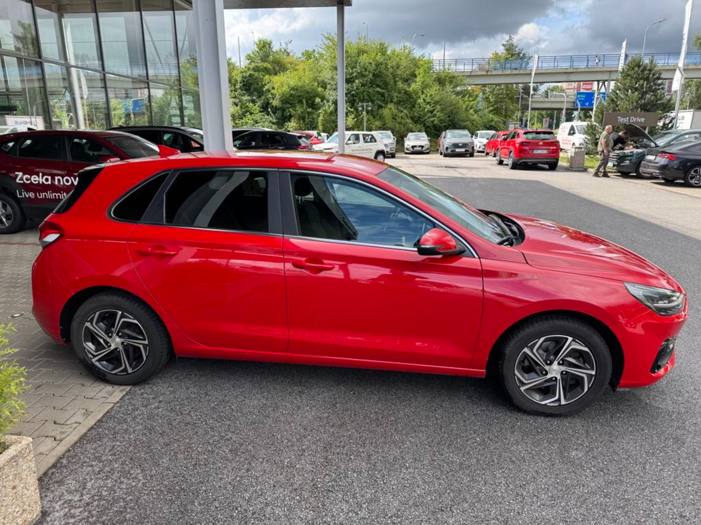 OC199V01027_14.webp_I30 Smart 1.5 DPI 81 kW manuál, DPH