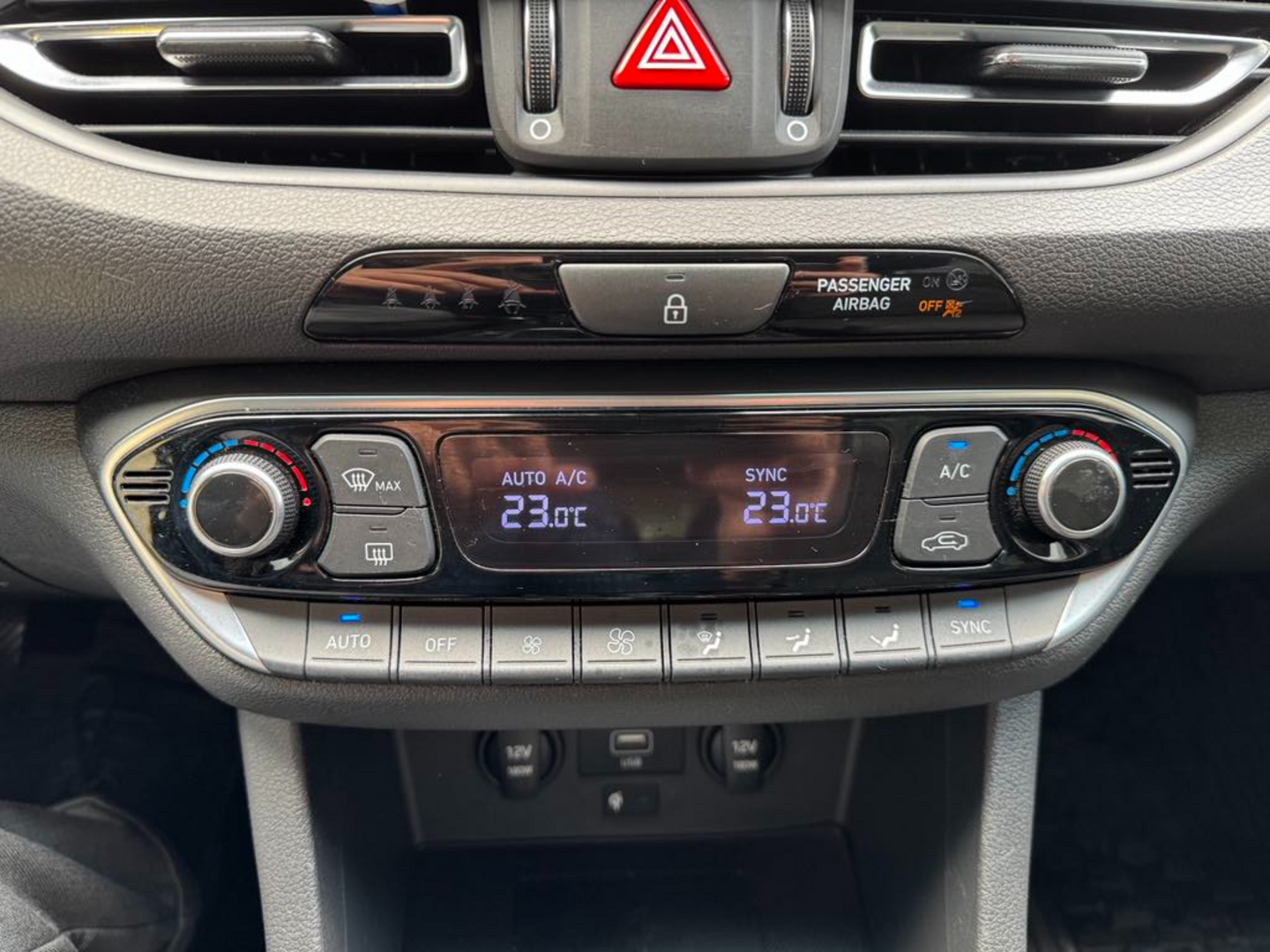 OC199V01027_22.webp_I30 Smart 1.5 DPI 81 kW manuál, DPH