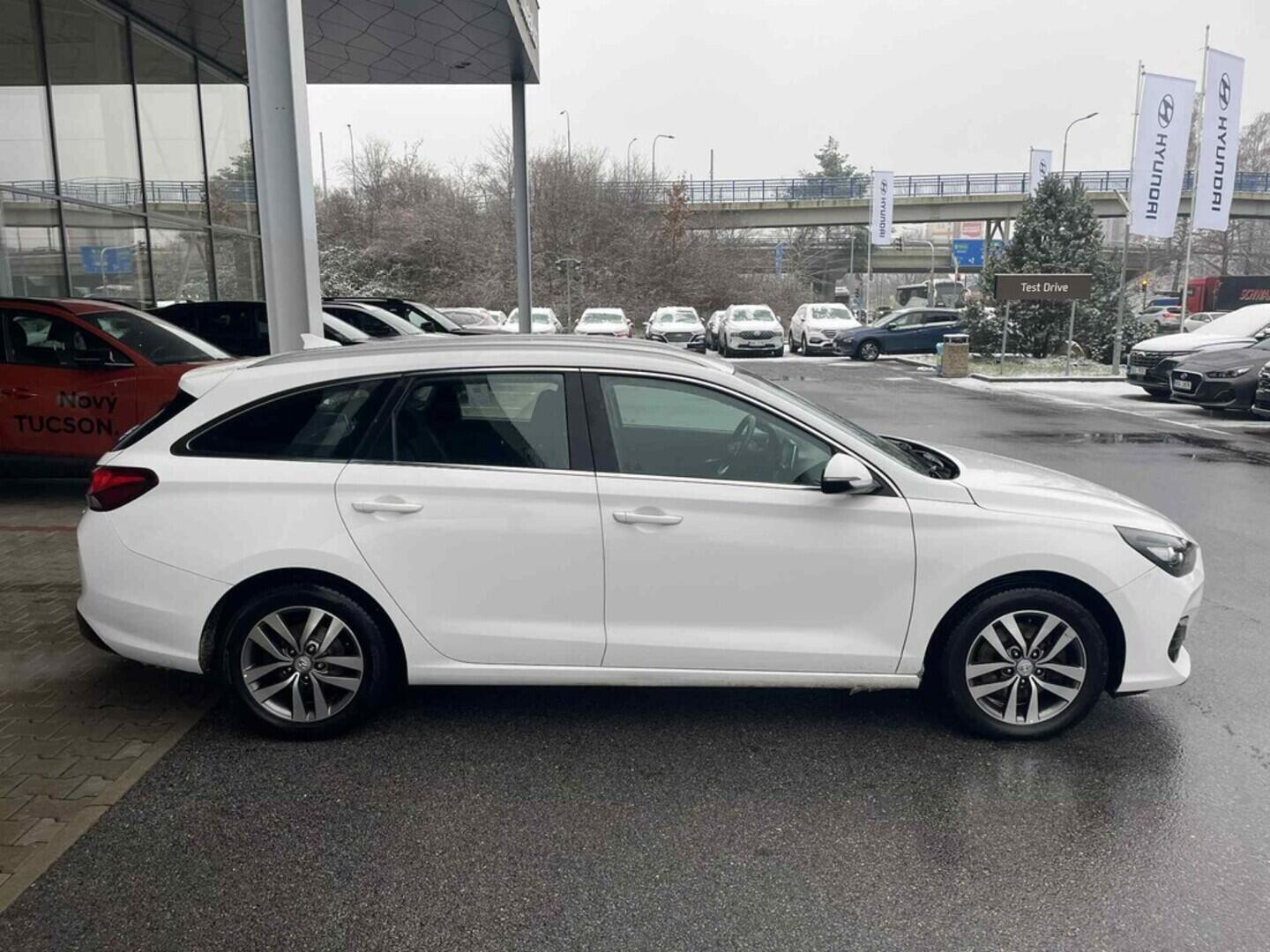 OC199V01028_16.webp_I30 Style  1.6 CRDI 85 kW manuál