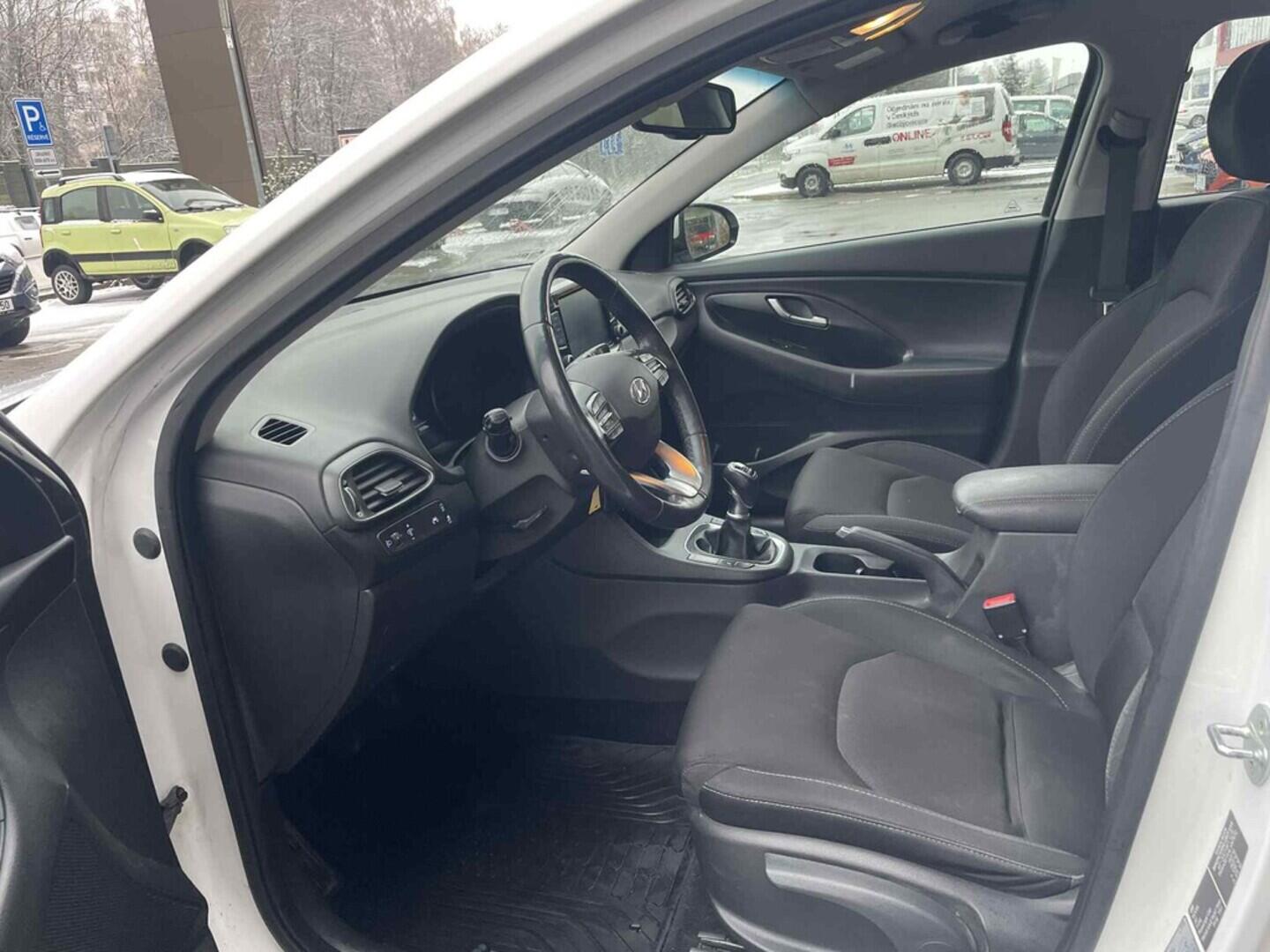 OC199V01028_17.webp_I30 Style  1.6 CRDI 85 kW manuál