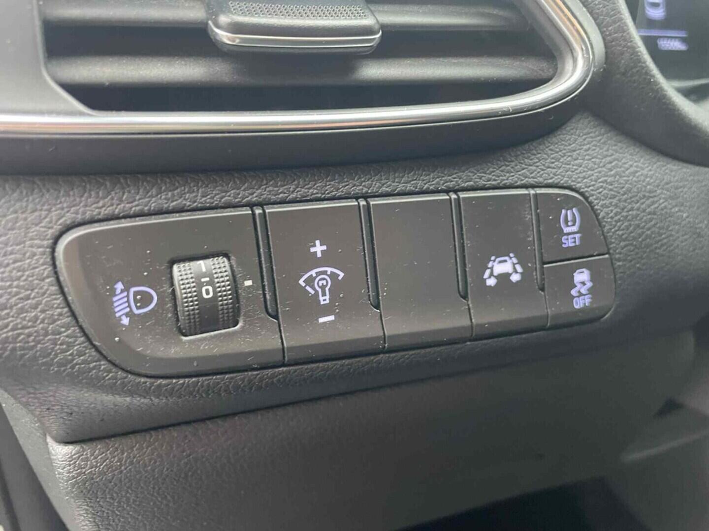 OC199V01028_19.webp_I30 Style  1.6 CRDI 85 kW manuál