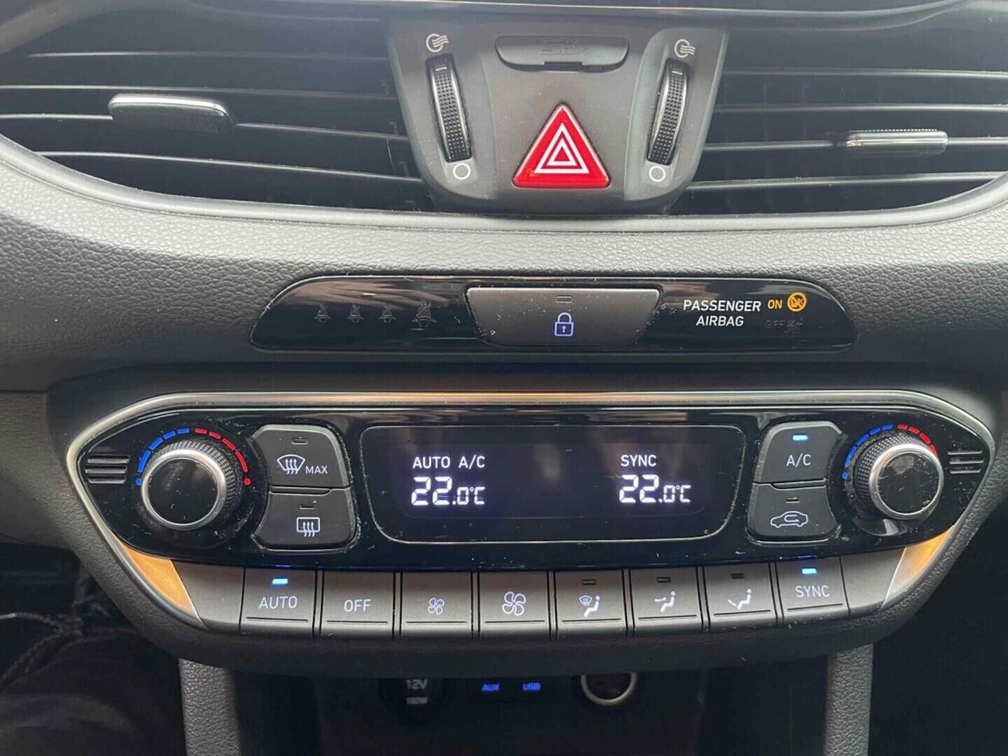 OC199V01028_24.webp_I30 Style  1.6 CRDI 85 kW manuál