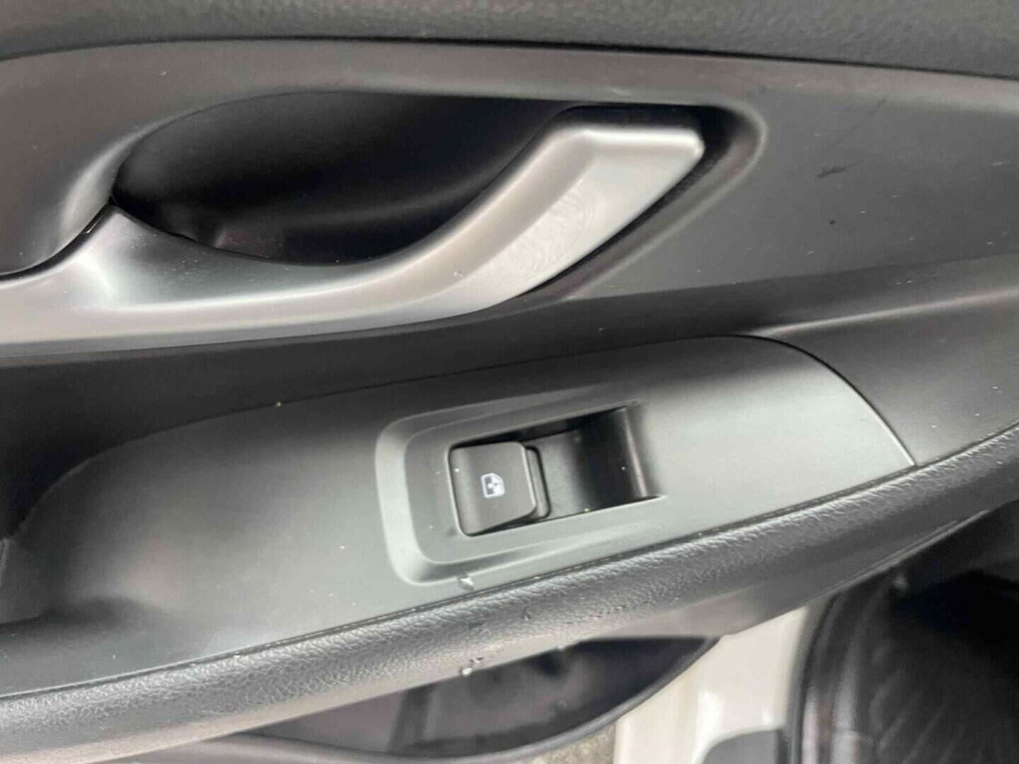 OC199V01028_31.webp_I30 Style  1.6 CRDI 85 kW manuál