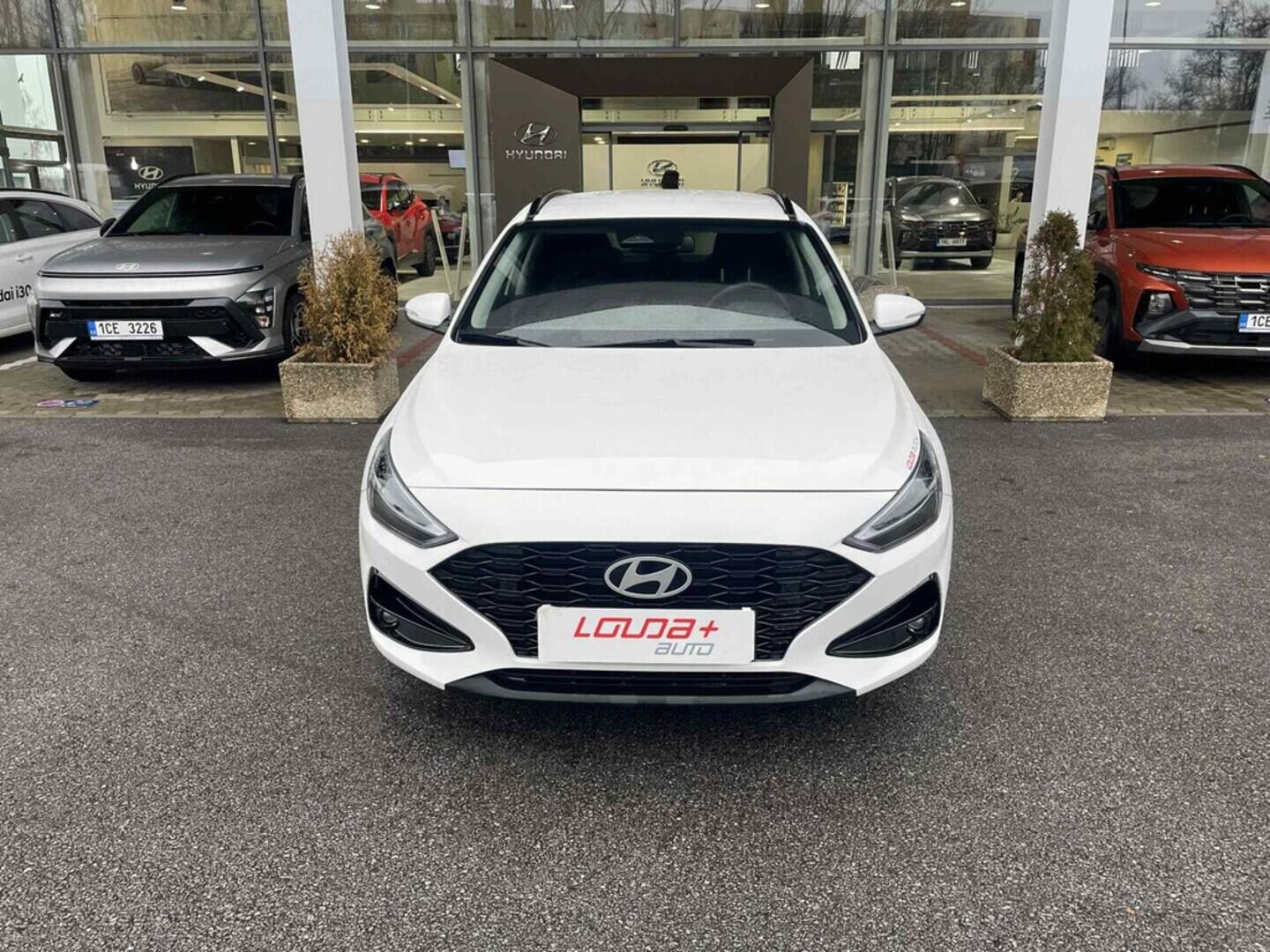 OC199V01033_14.webp_I30 Smart Climate 1.5 DPI 70 kW manuál, DPH