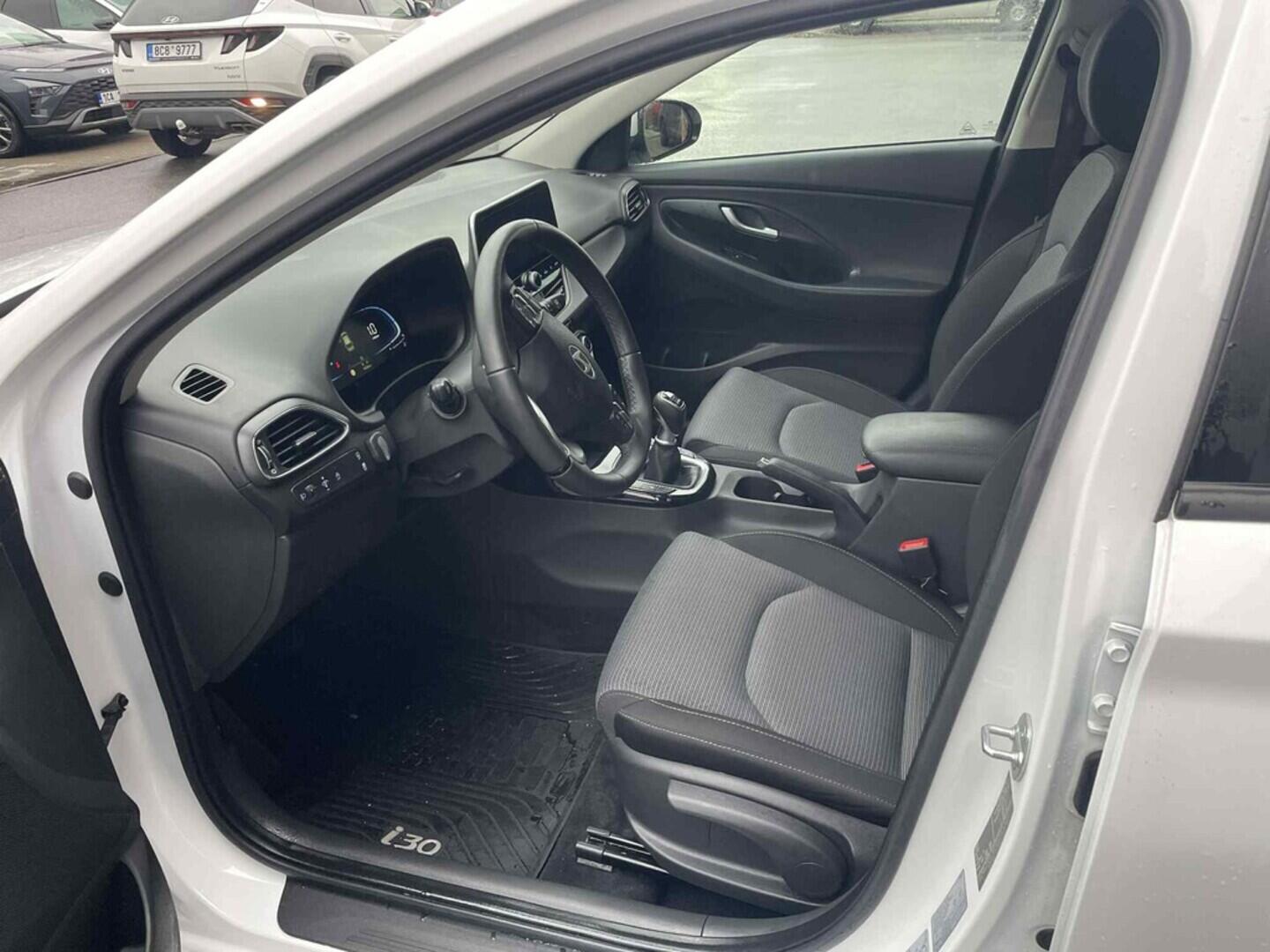 OC199V01033_18.webp_I30 Smart Climate 1.5 DPI 70 kW manuál, DPH