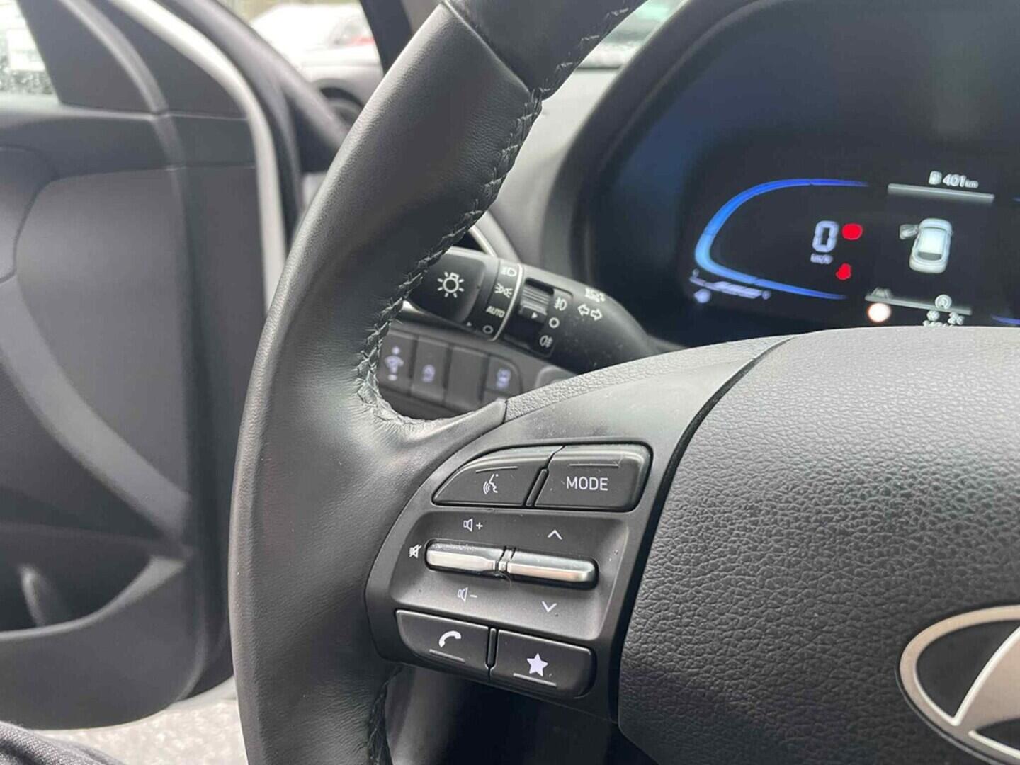 OC199V01033_22.webp_I30 Smart Climate 1.5 DPI 70 kW manuál, DPH