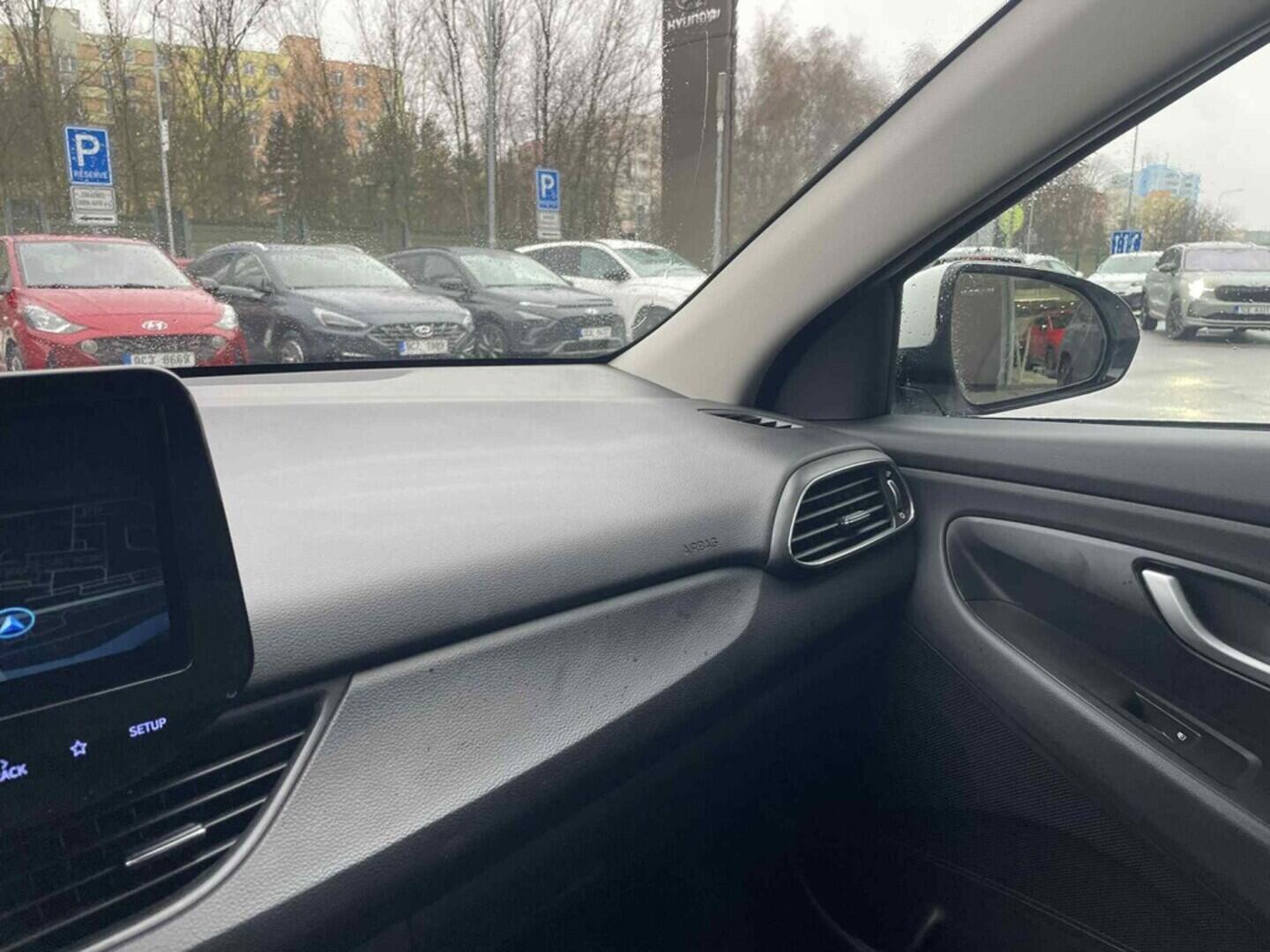 OC199V01033_27.webp_I30 Smart Climate 1.5 DPI 70 kW manuál, DPH