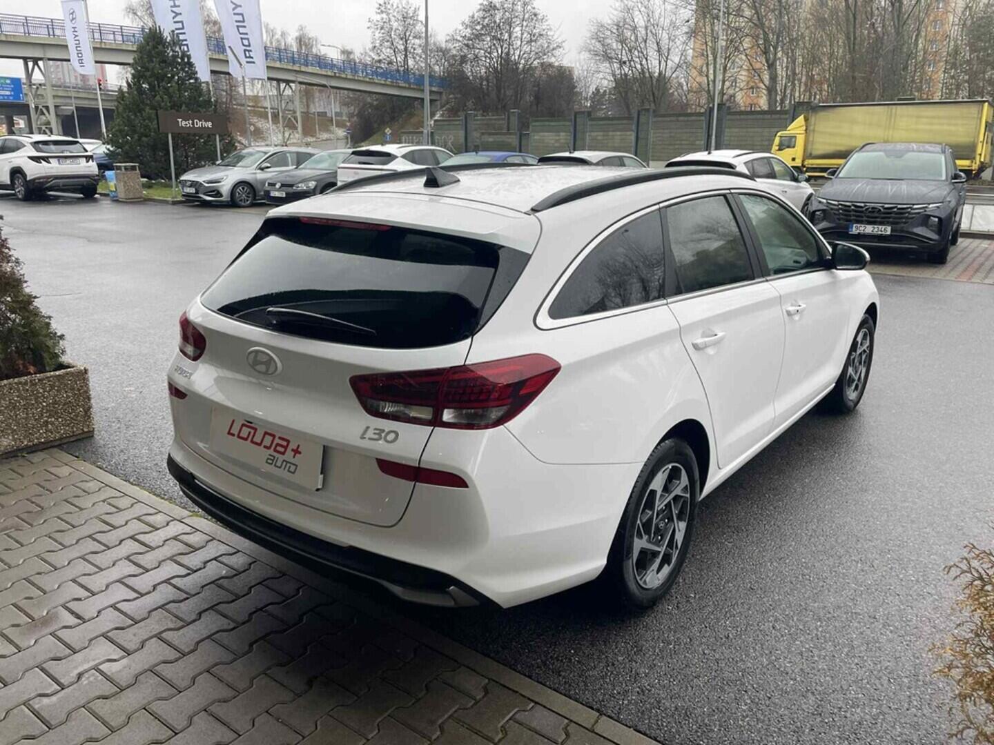 OC199V01034_13.webp_I30 Style 1.5 DPI 70 kW manuál, DPH