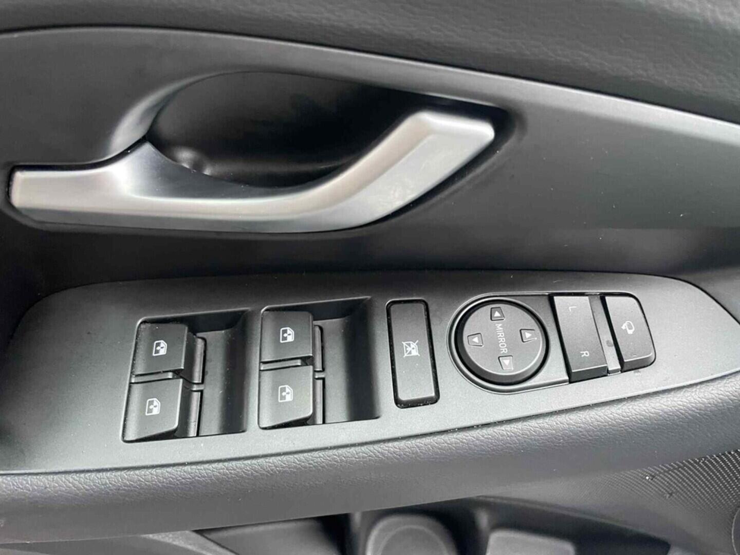 OC199V01034_19.webp_I30 Style 1.5 DPI 70 kW manuál, DPH