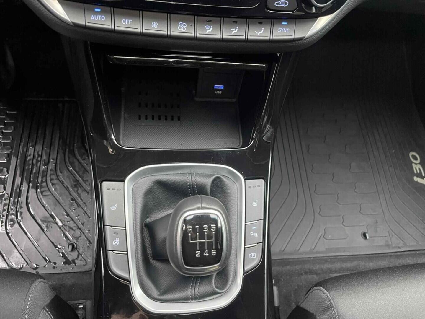 OC199V01034_25.webp_I30 Style 1.5 DPI 70 kW manuál, DPH