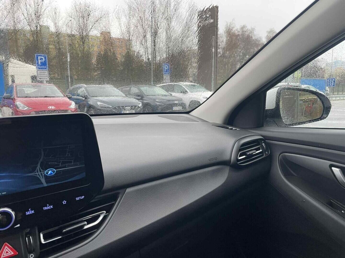 OC199V01034_27.webp_I30 Style 1.5 DPI 70 kW manuál, DPH