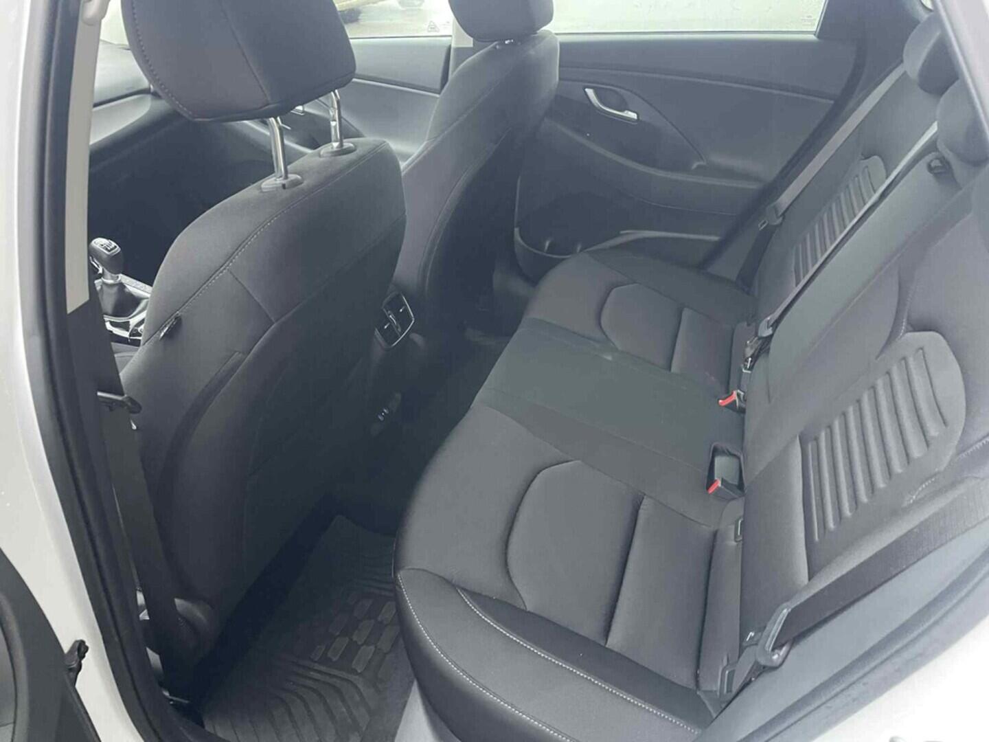 OC199V01034_29.webp_I30 Style 1.5 DPI 70 kW manuál, DPH