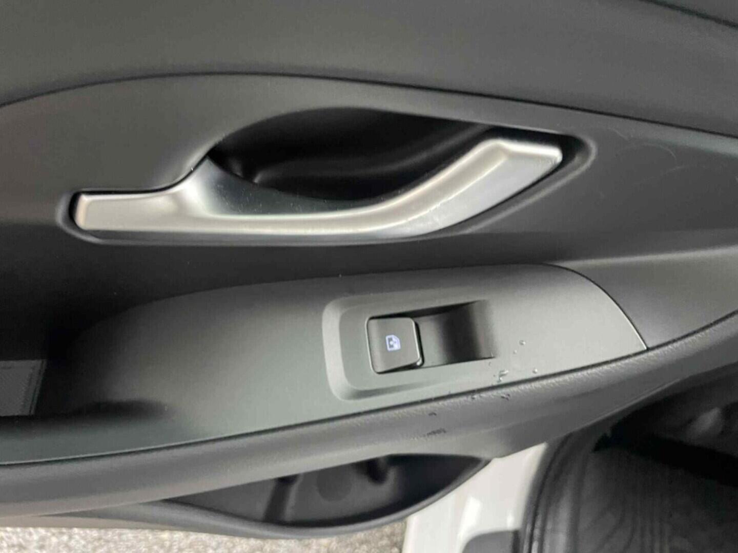 OC199V01034_30.webp_I30 Style 1.5 DPI 70 kW manuál, DPH