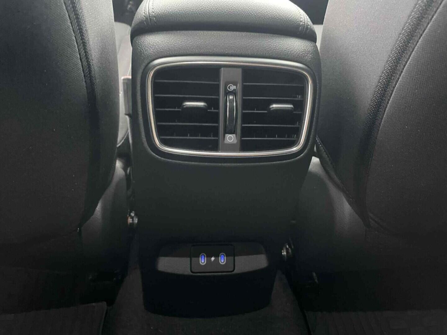 OC199V01034_31.webp_I30 Style 1.5 DPI 70 kW manuál, DPH