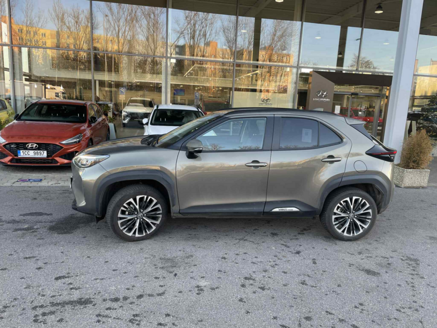 OC199V01041_11.webp_YARIS CROSS Adventure 1.5 HEV 68 kW automat